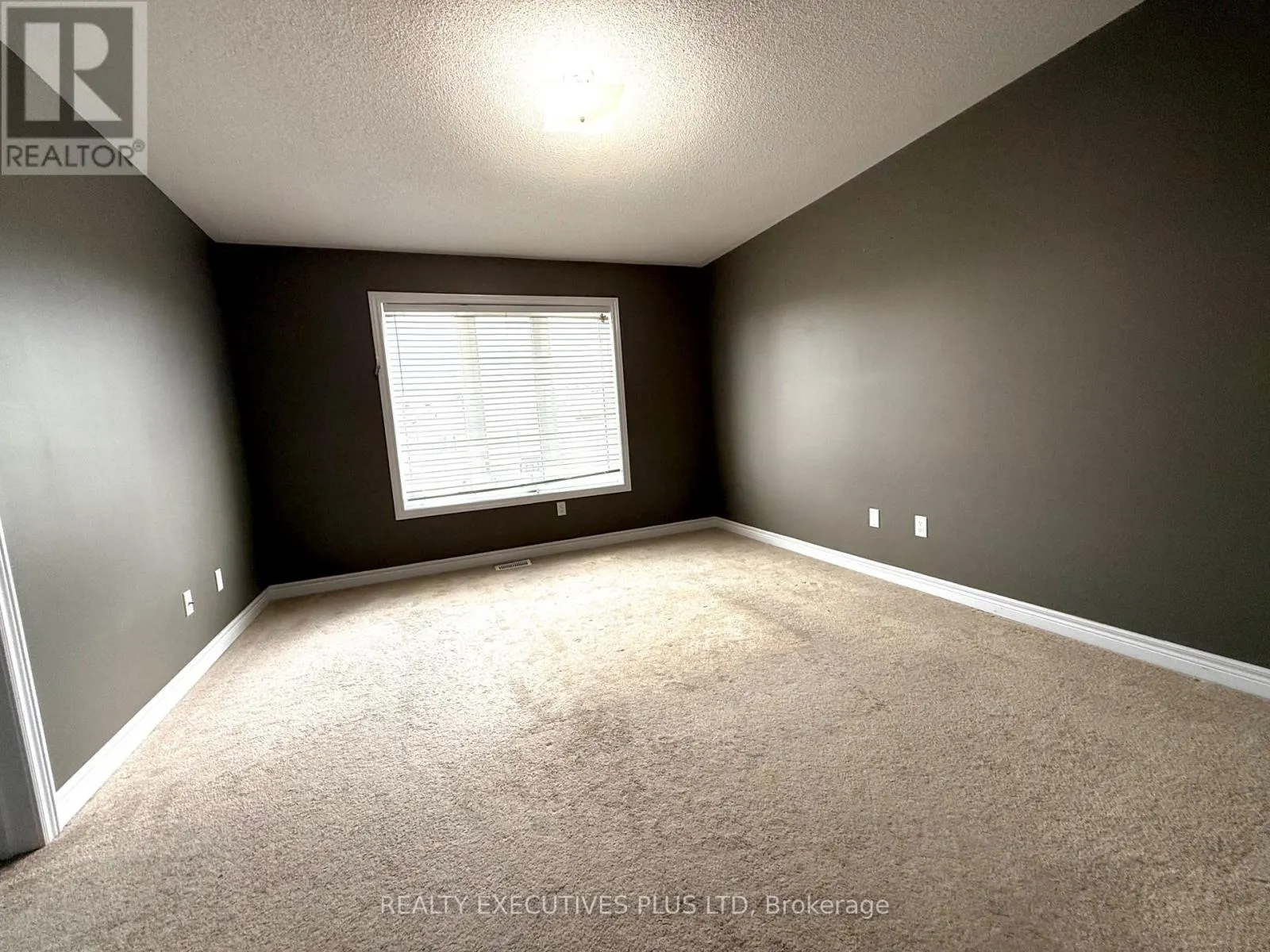 UPPER - 88 BANBRIDGE CRESCENT