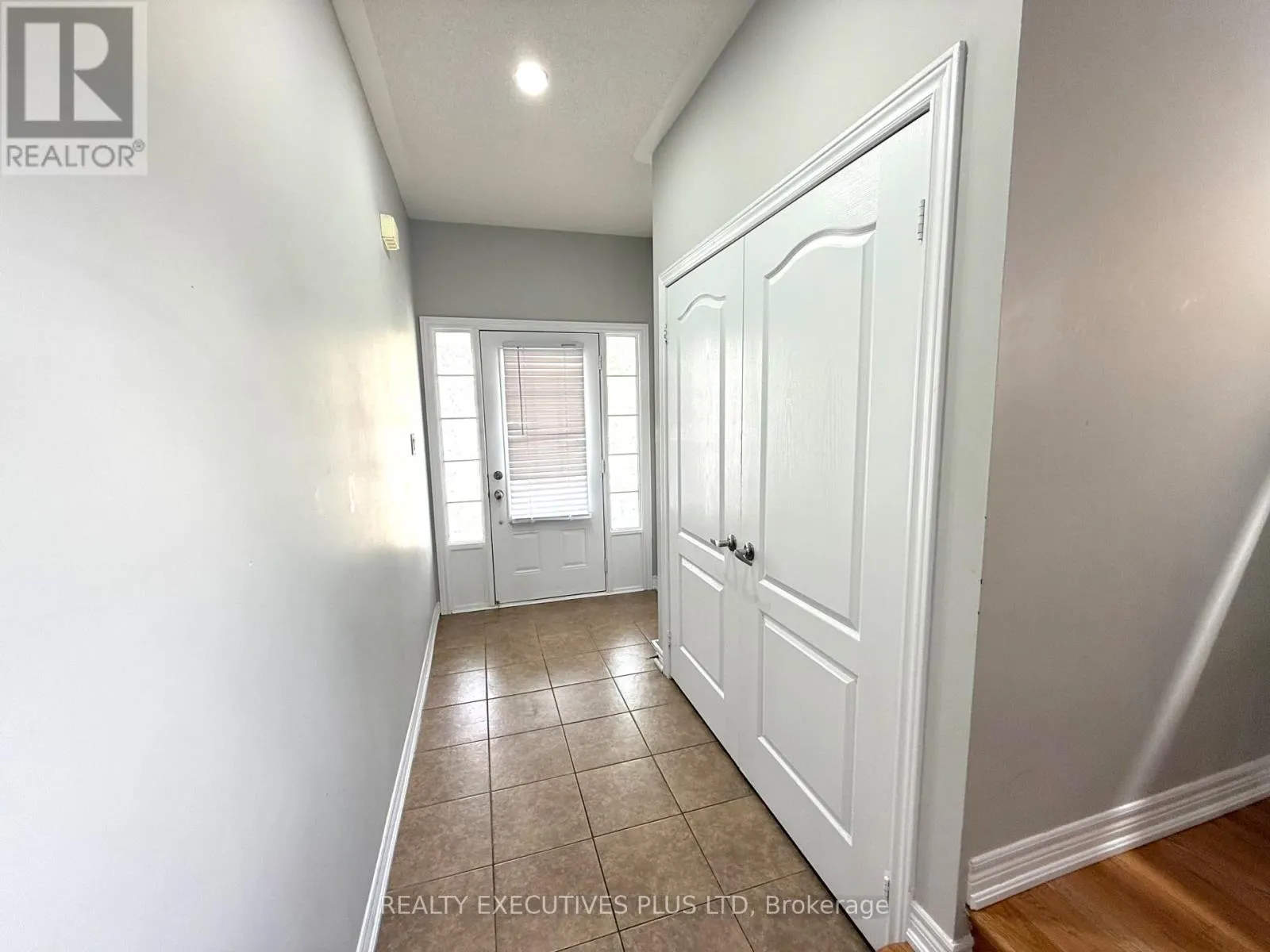 UPPER - 88 BANBRIDGE CRESCENT