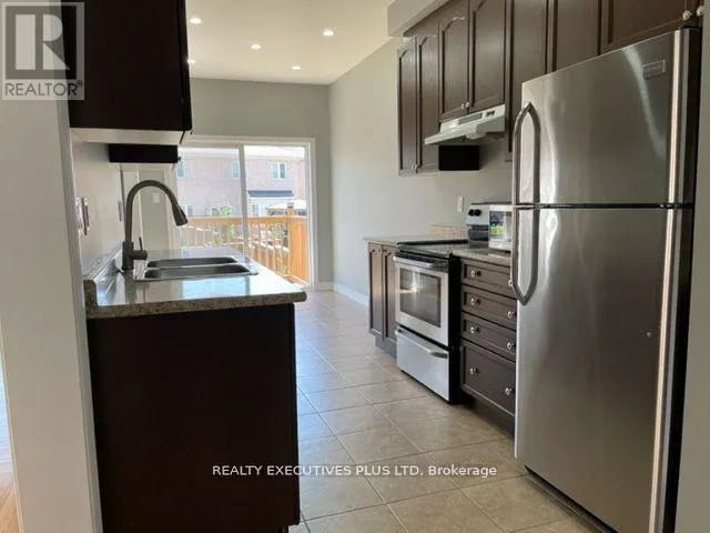 UPPER - 88 BANBRIDGE CRESCENT