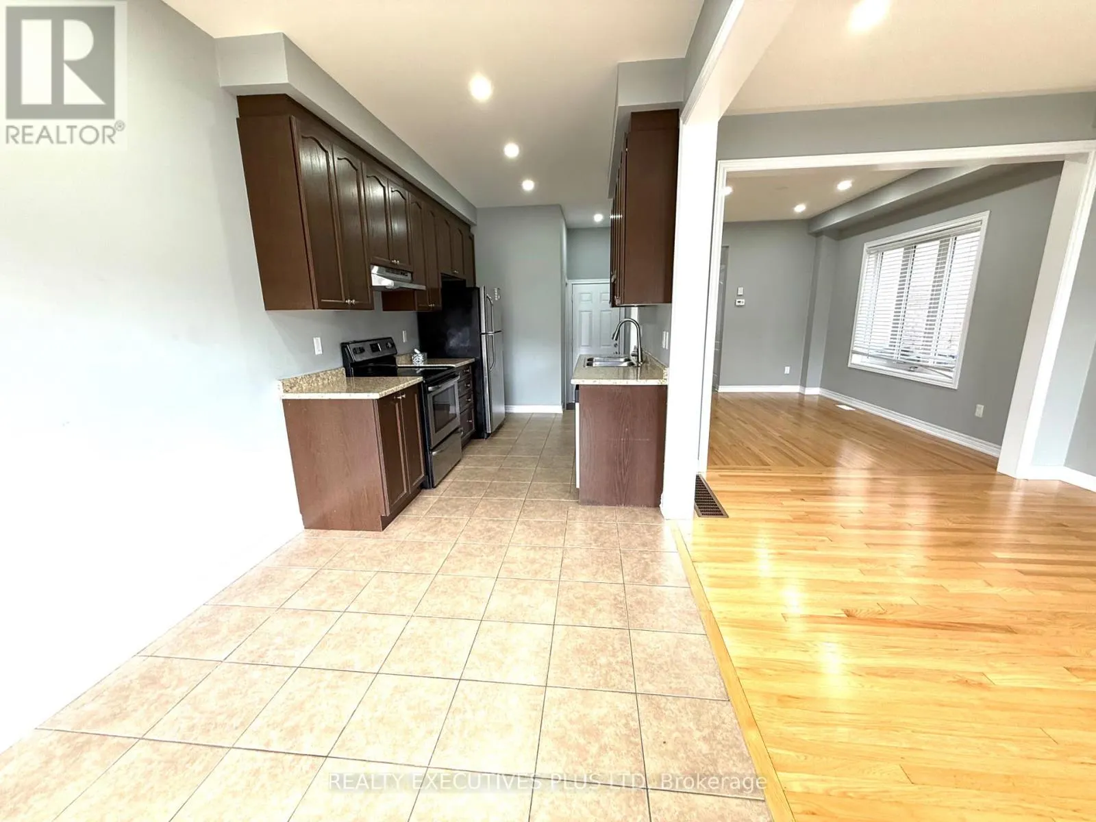 UPPER - 88 BANBRIDGE CRESCENT