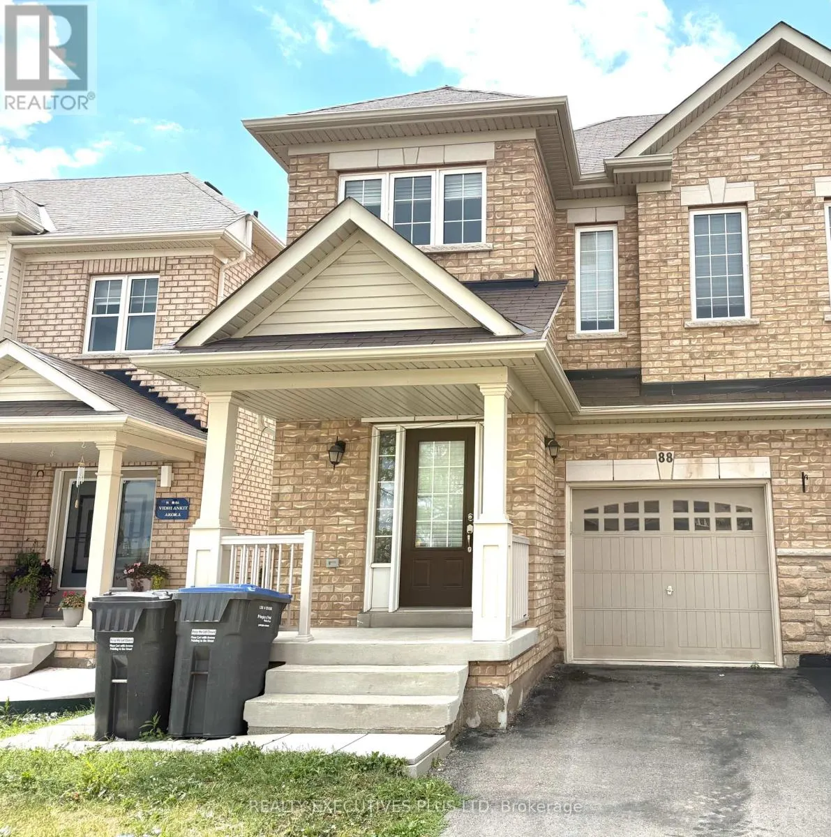 UPPER - 88 BANBRIDGE CRESCENT