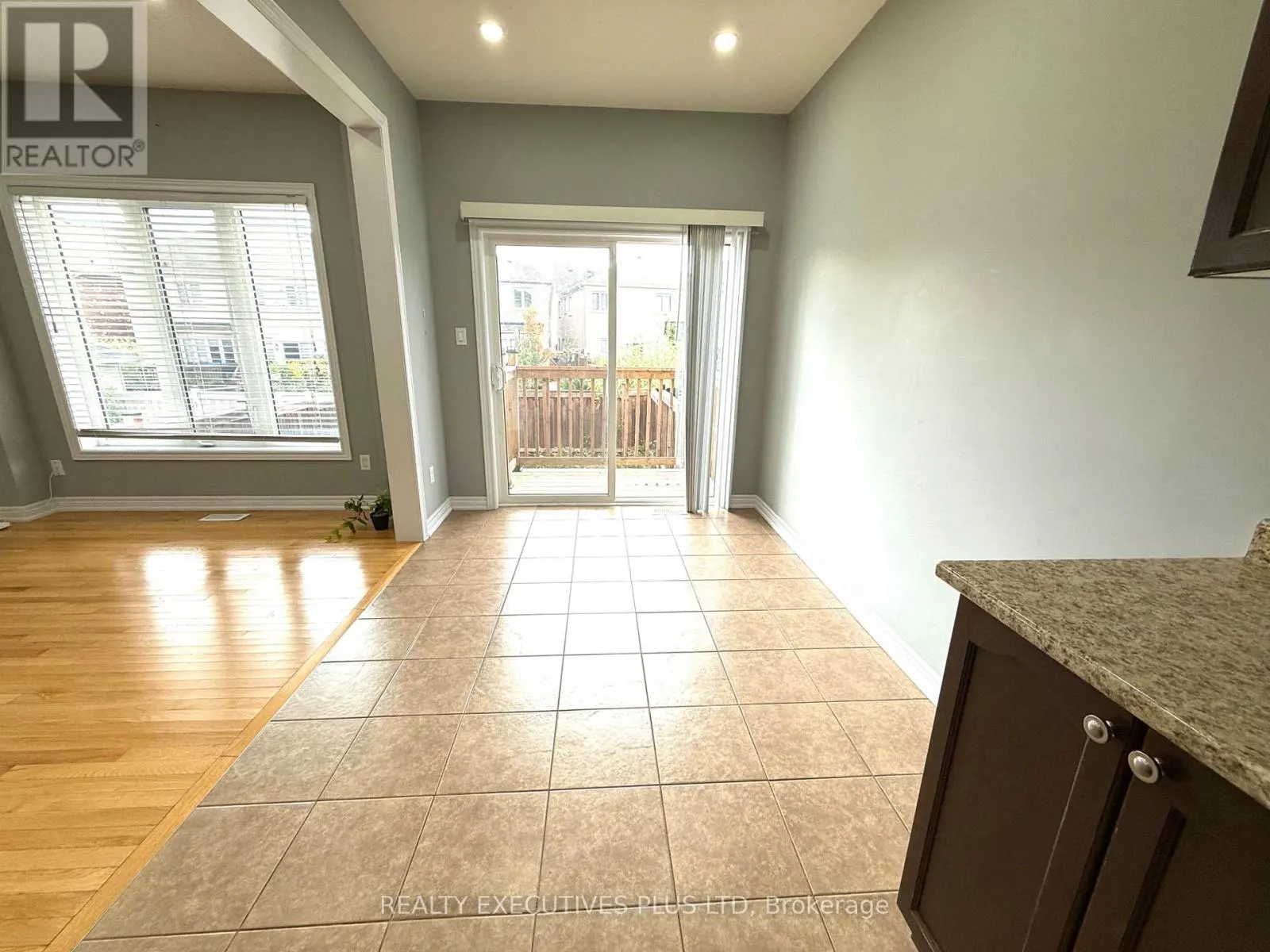 UPPER - 88 BANBRIDGE CRESCENT