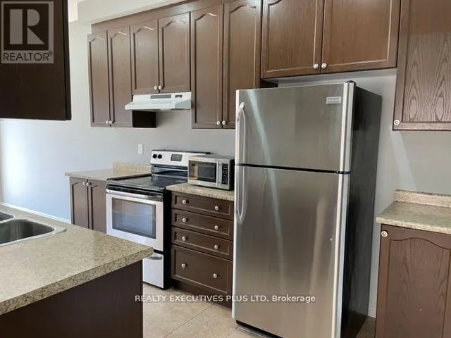 UPPER - 88 BANBRIDGE CRESCENT
