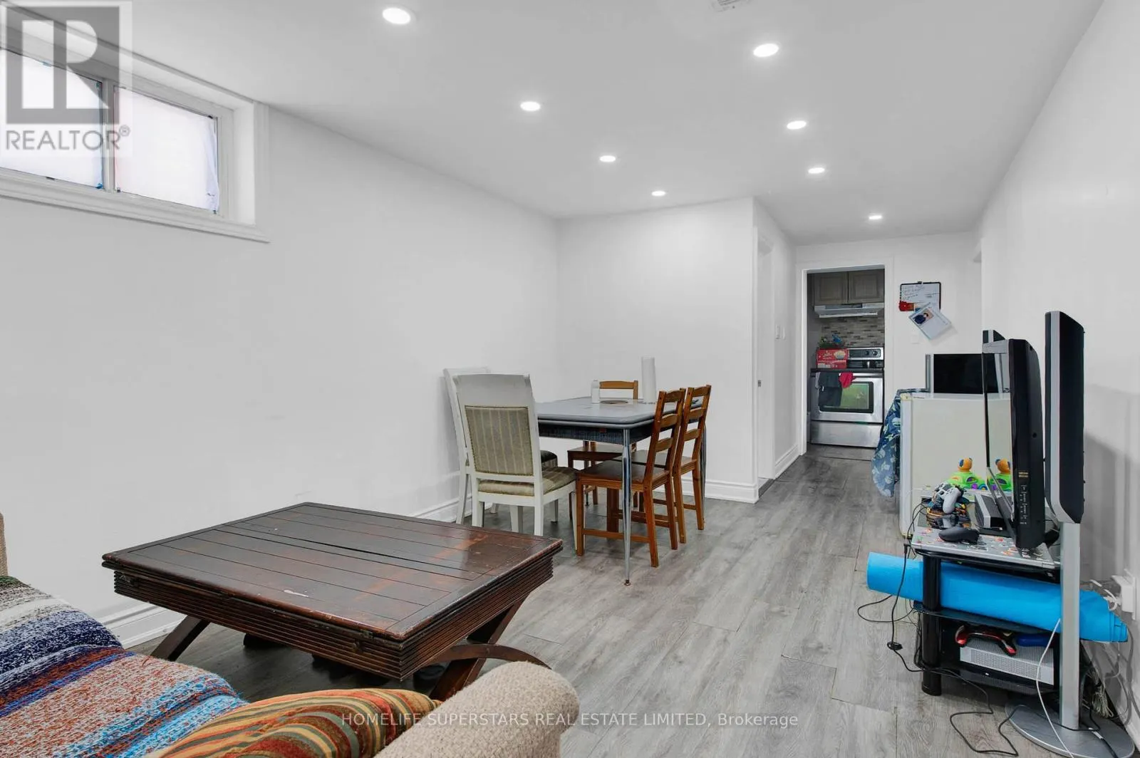 24 ARCHWAY CRESCENT