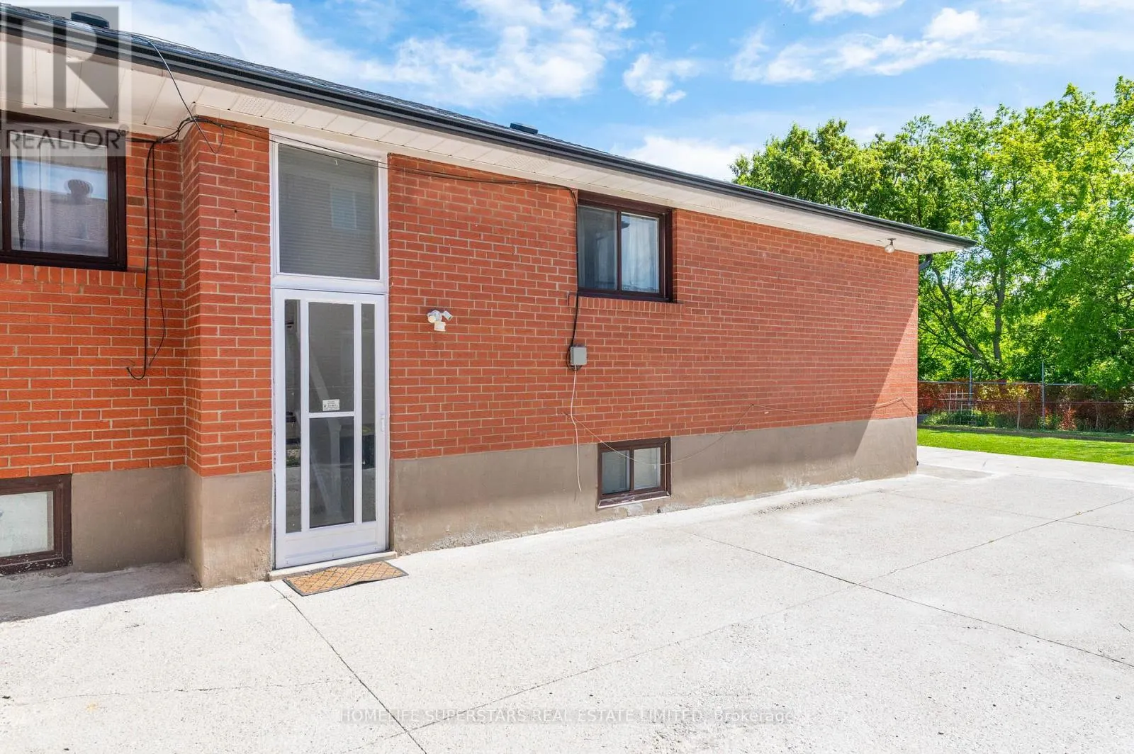 24 ARCHWAY CRESCENT