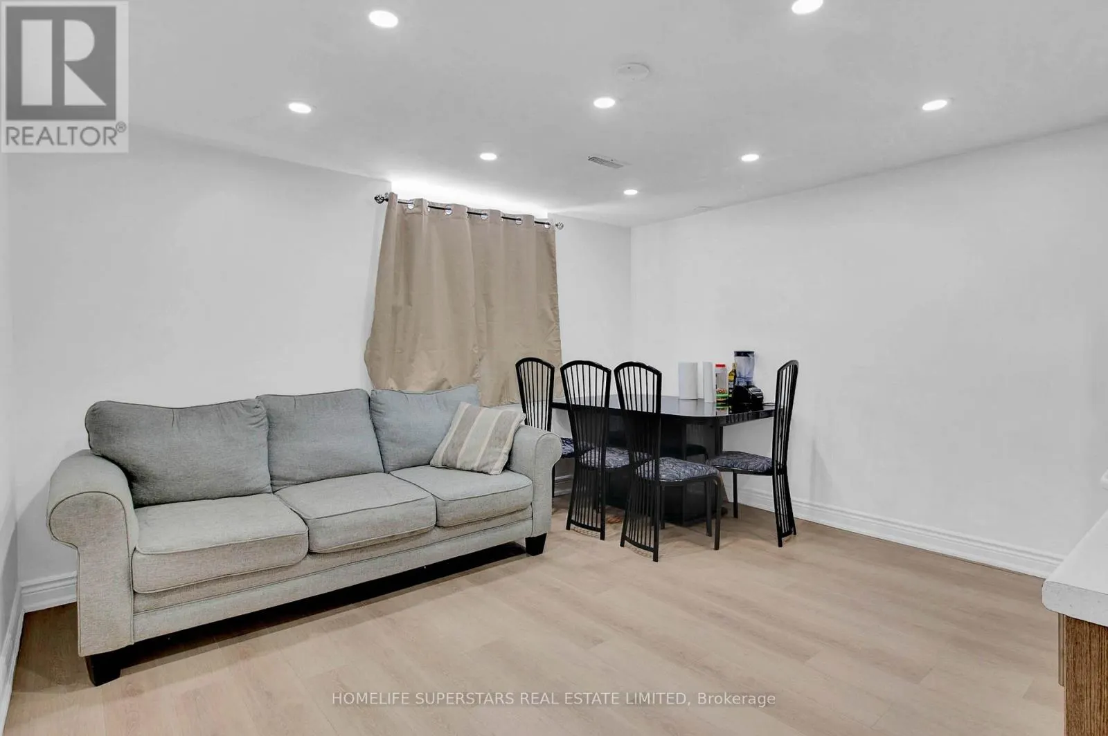 24 ARCHWAY CRESCENT
