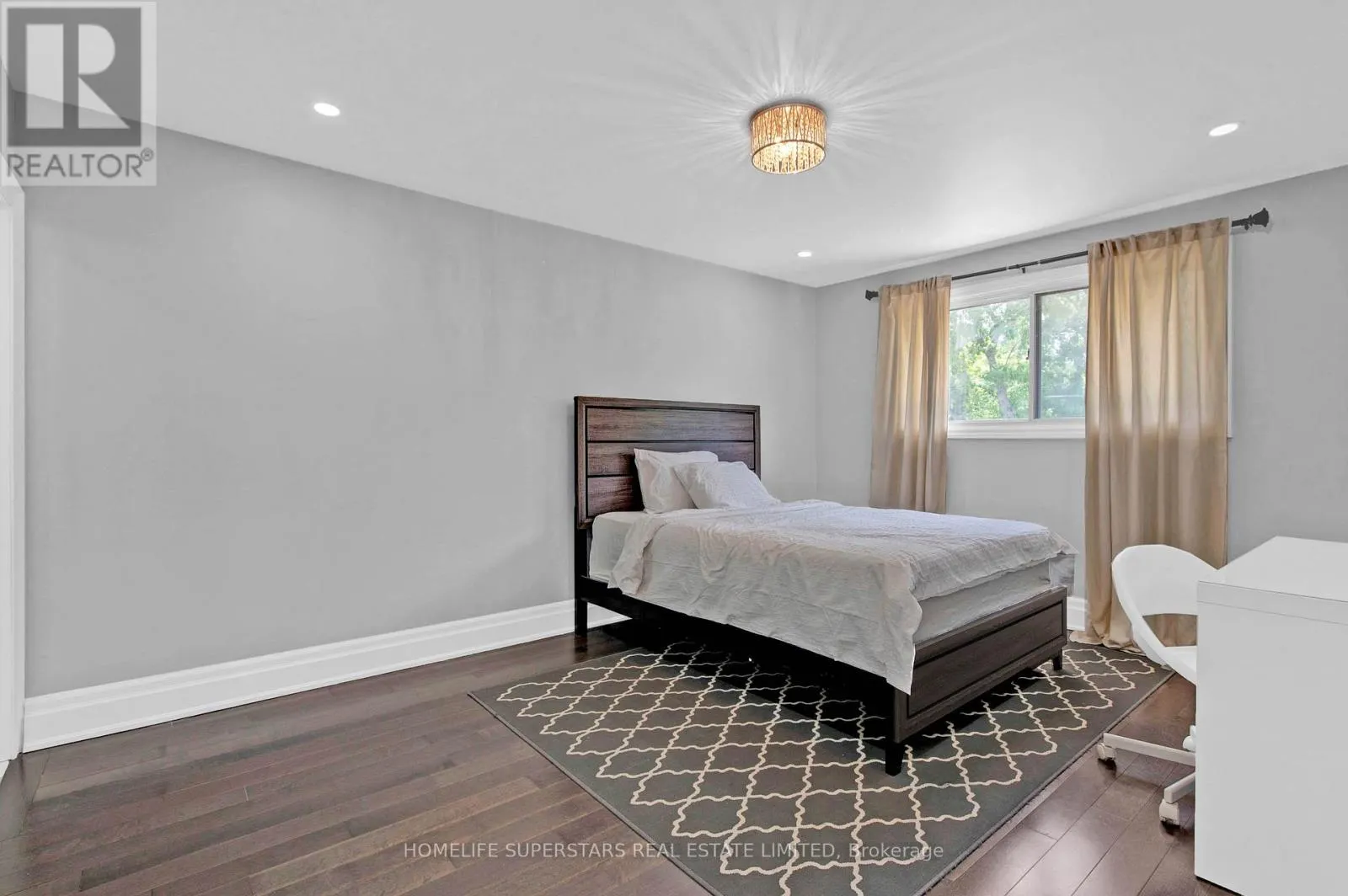24 ARCHWAY CRESCENT