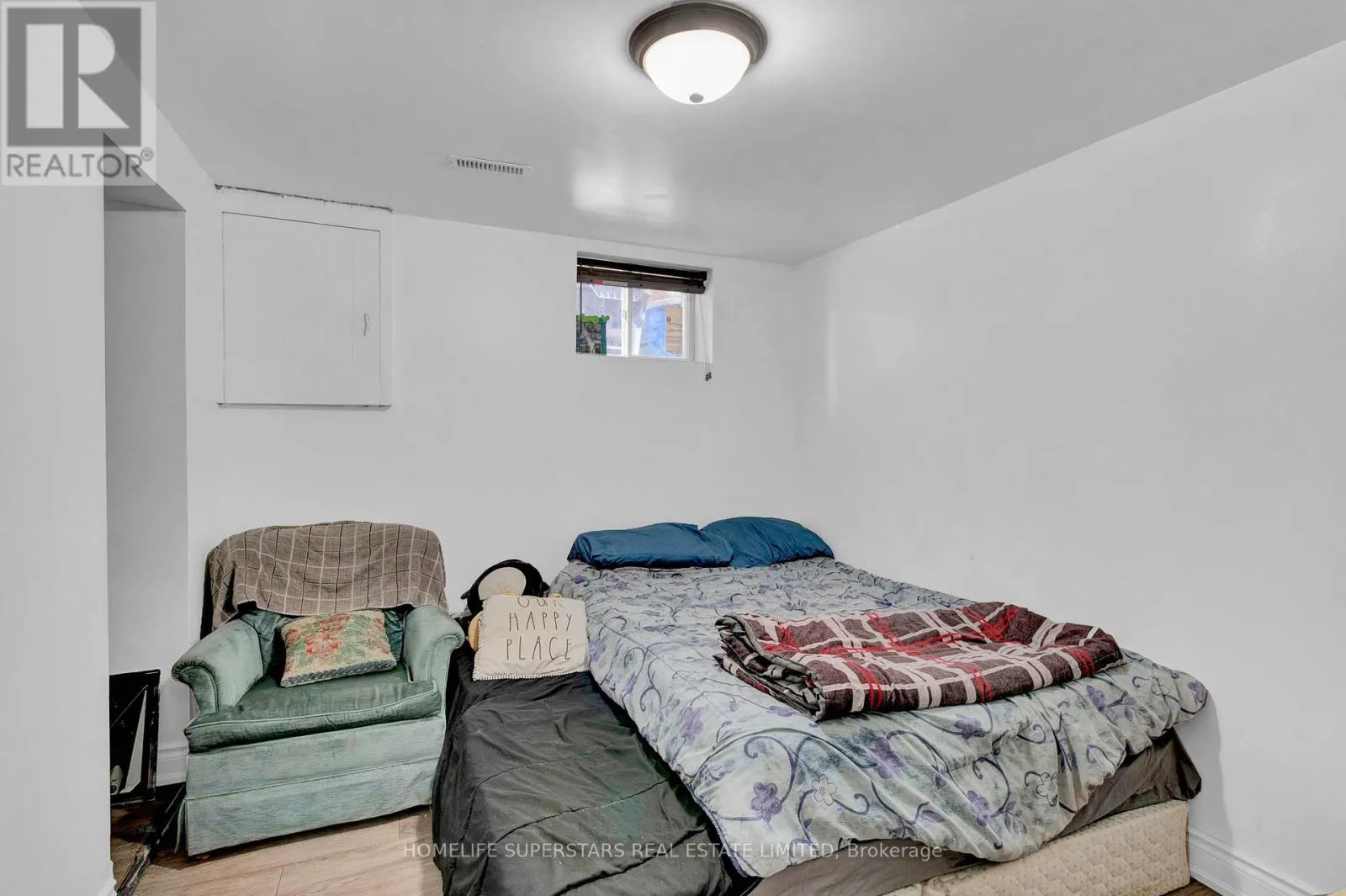 24 ARCHWAY CRESCENT