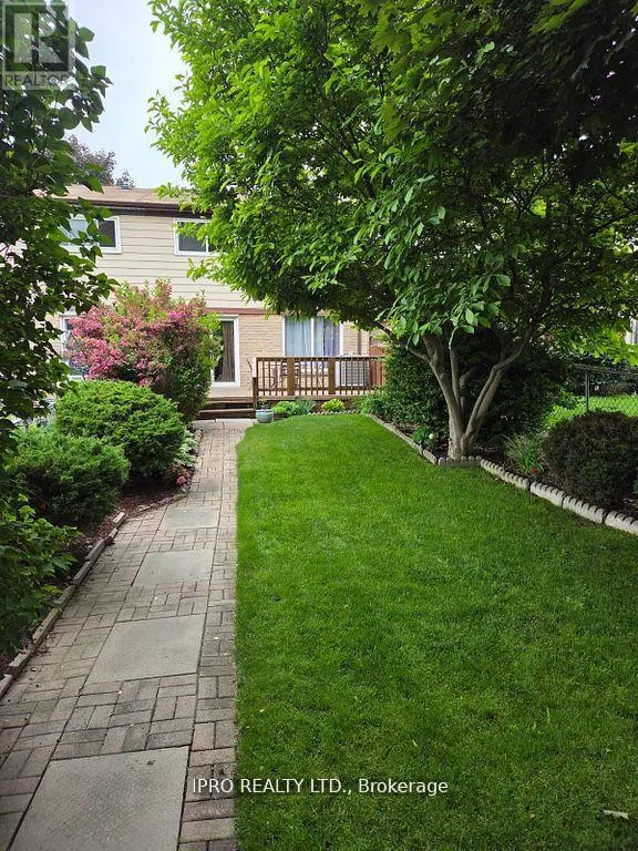 238 ROYAL SALISBURY WAY