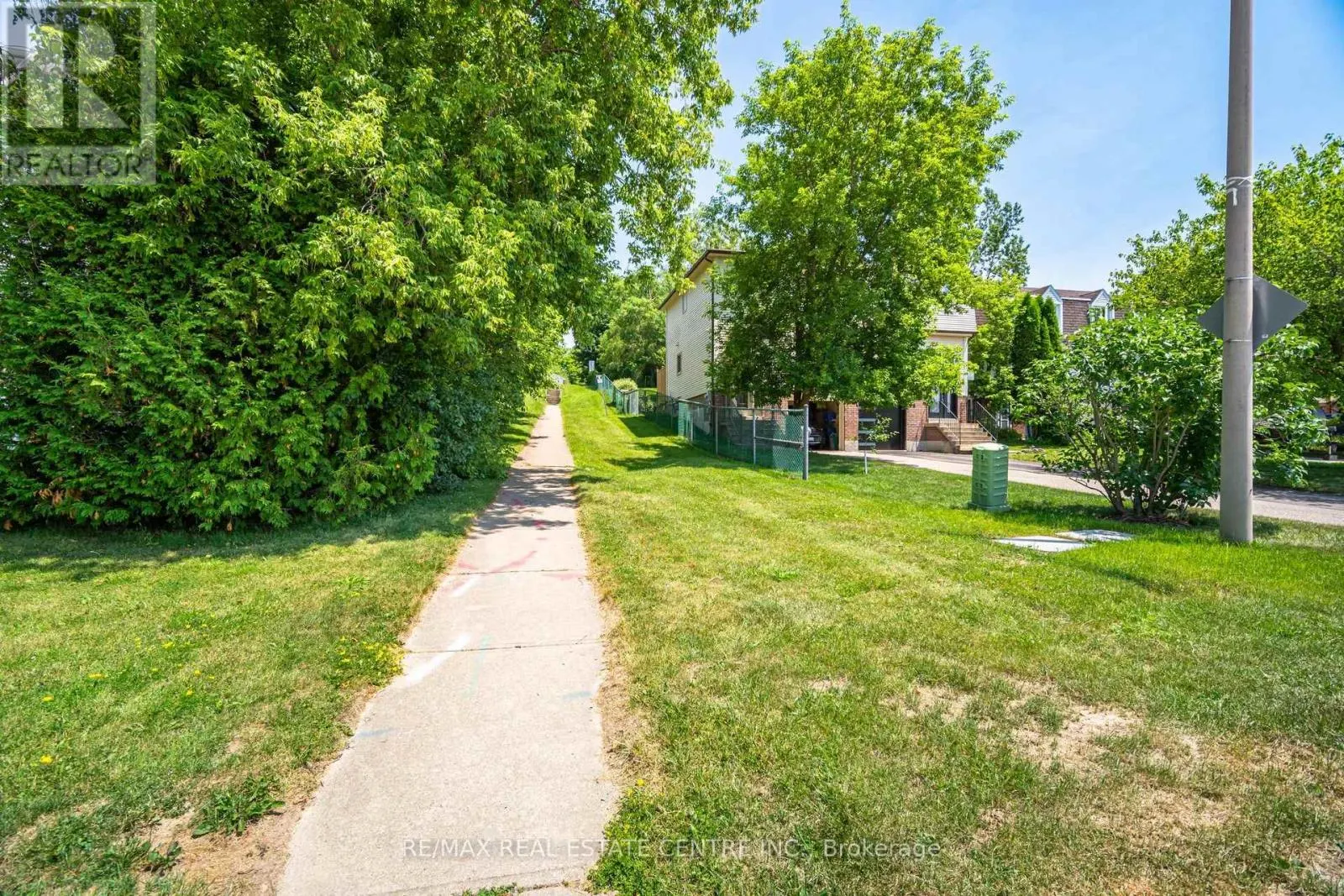28 LAKEVIEW COURT