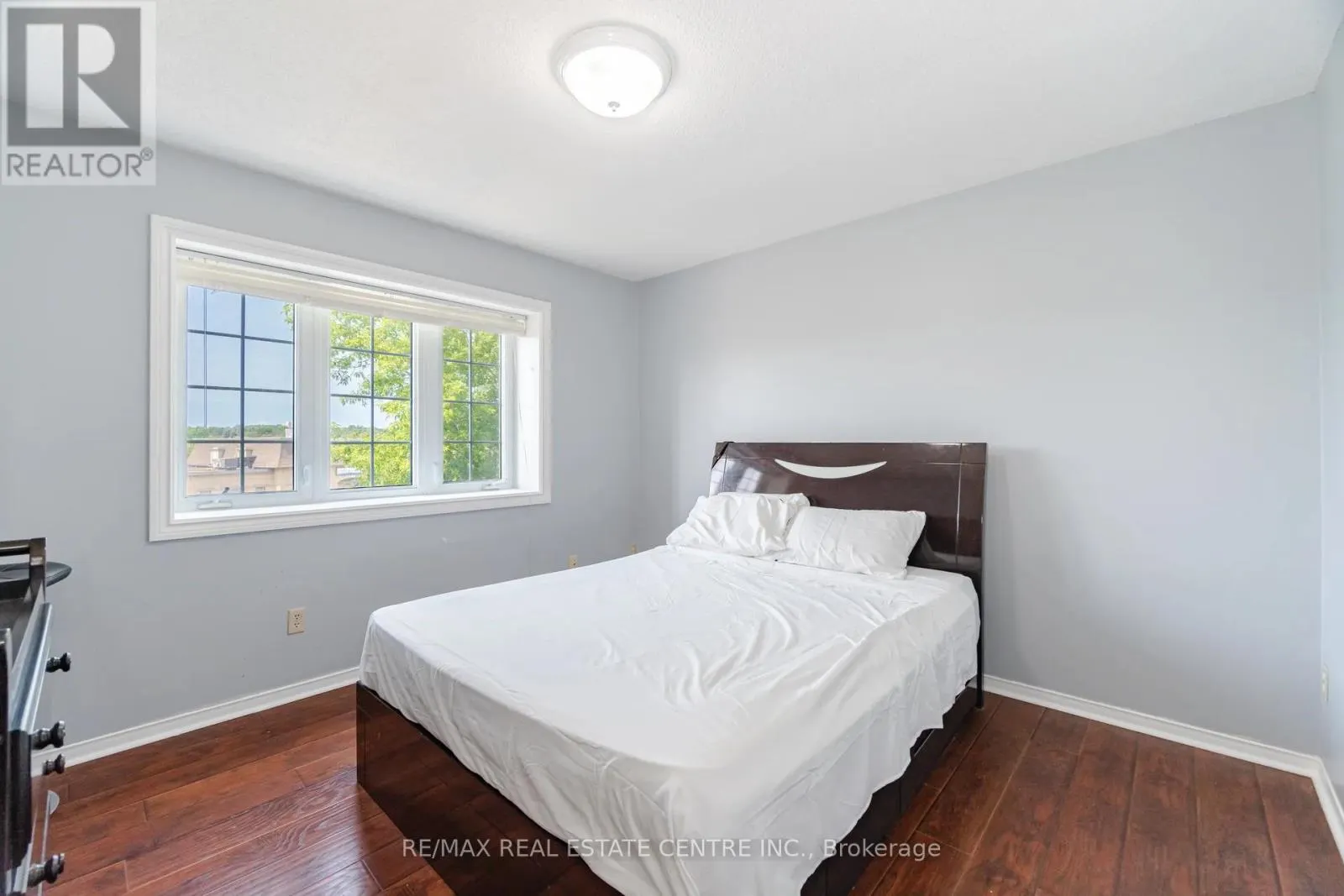 28 LAKEVIEW COURT
