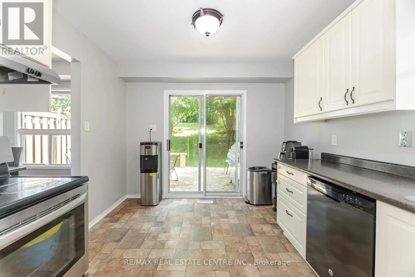28 LAKEVIEW COURT