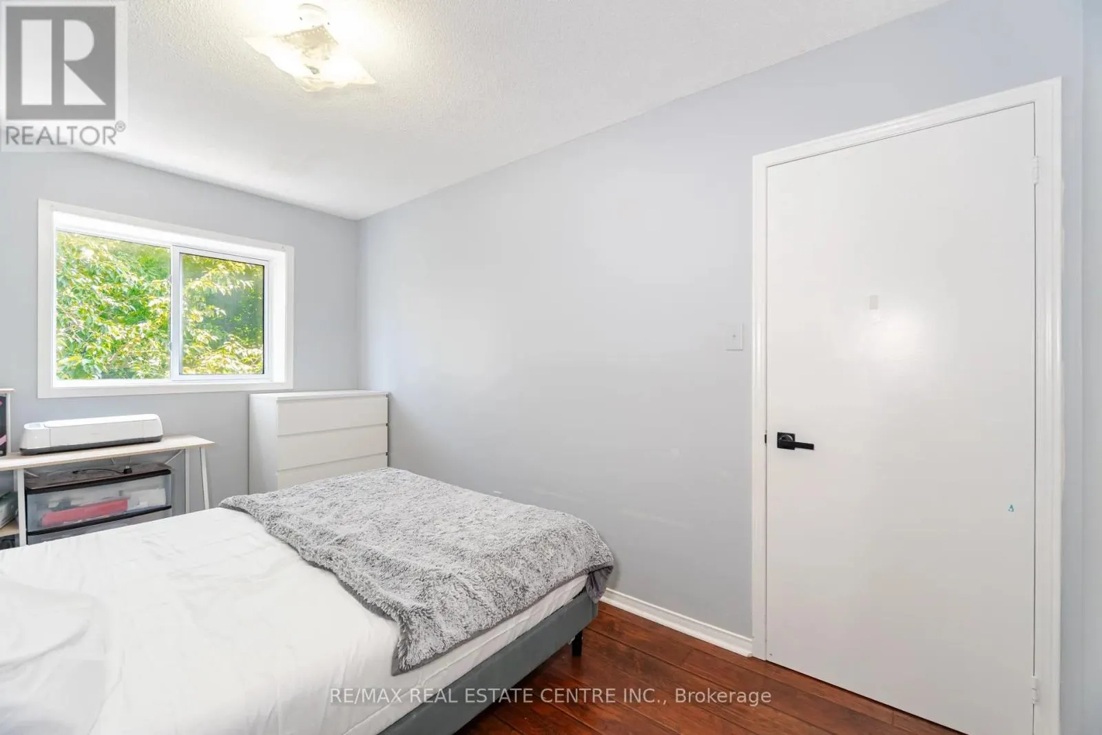 28 LAKEVIEW COURT