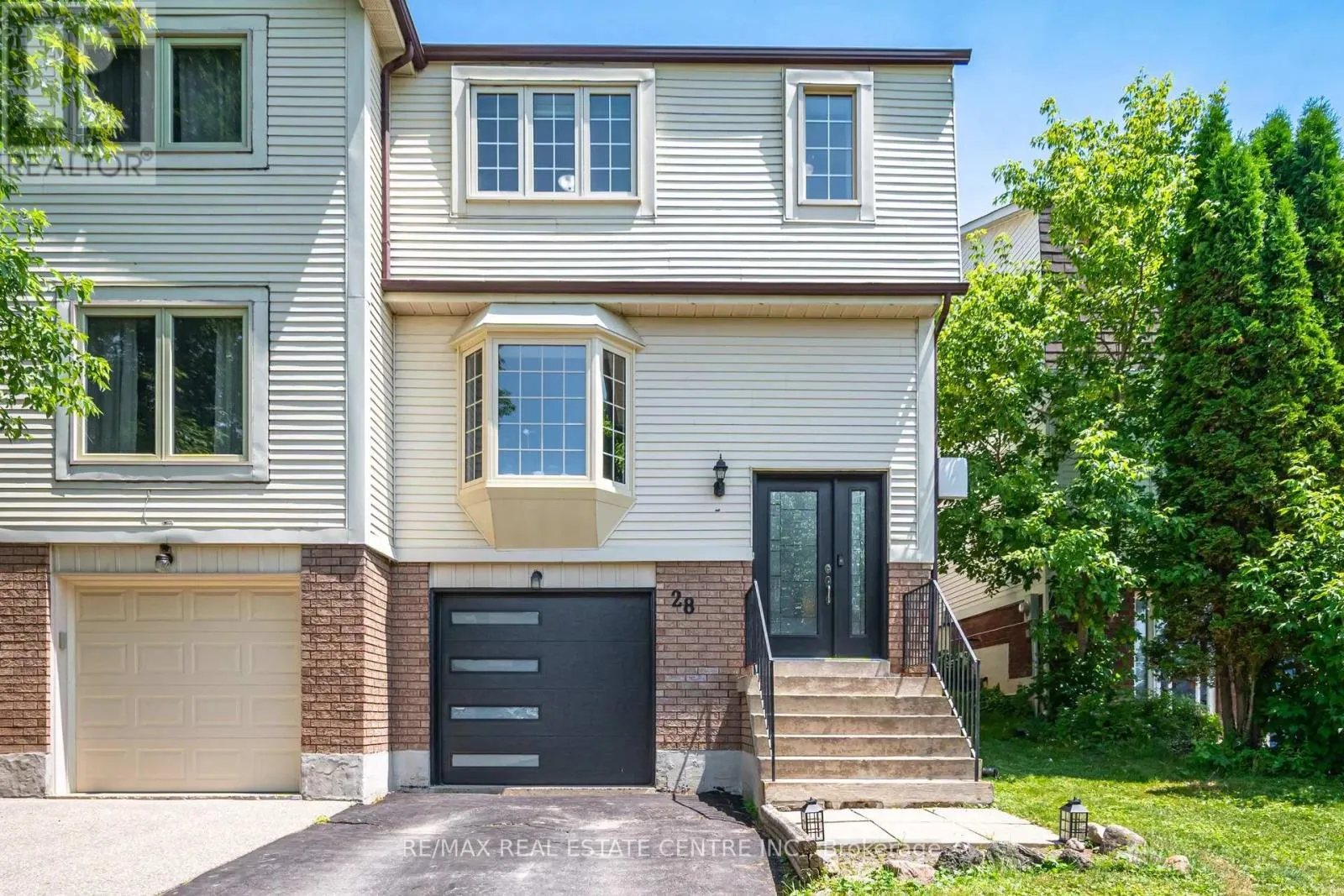 28 LAKEVIEW COURT