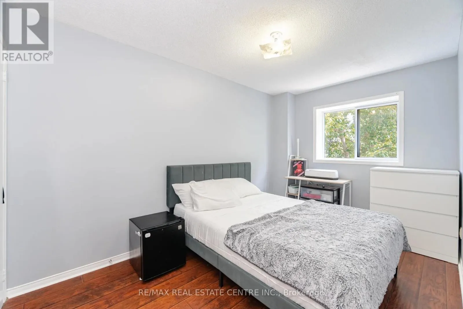 28 LAKEVIEW COURT