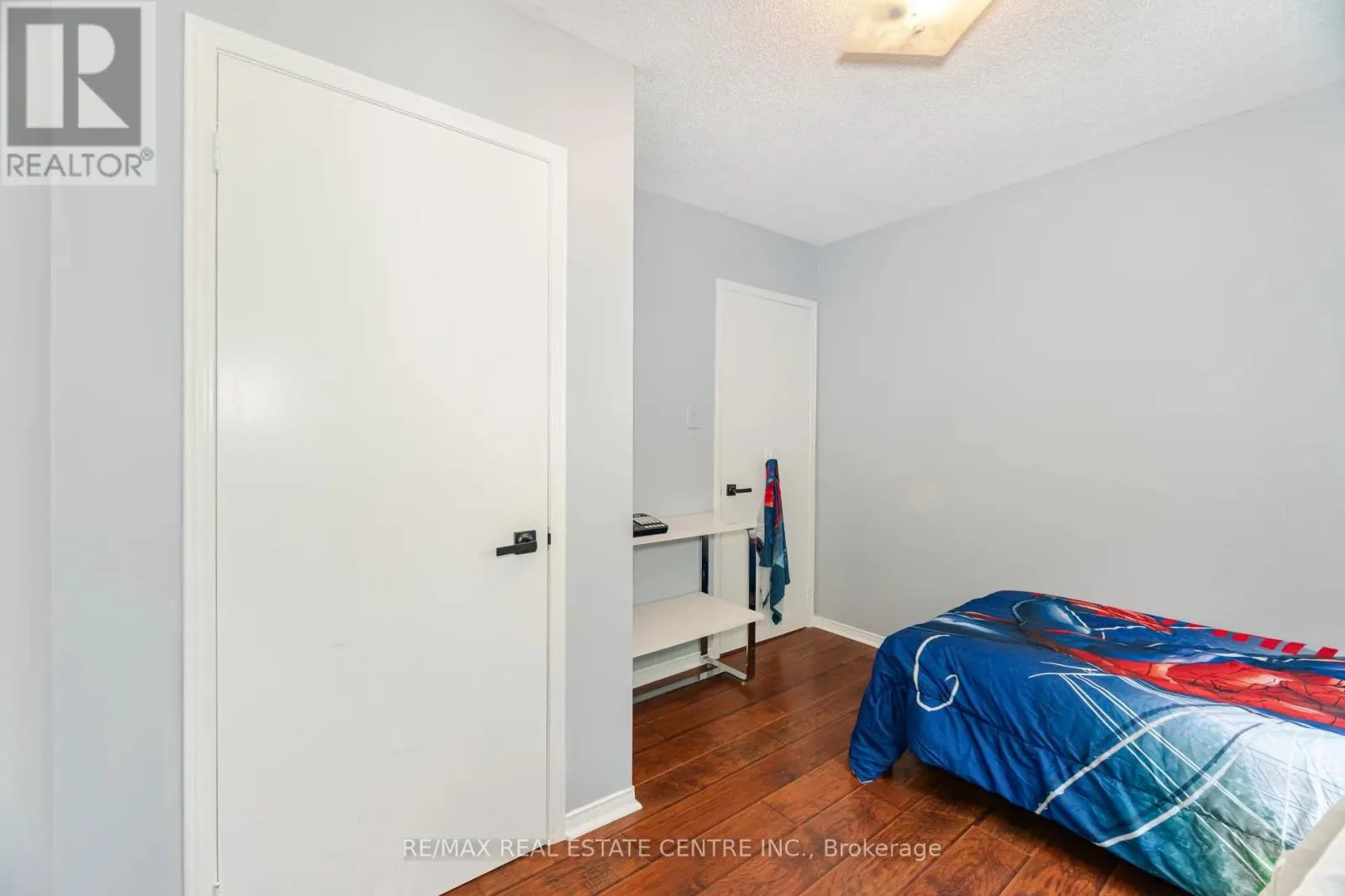 28 LAKEVIEW COURT