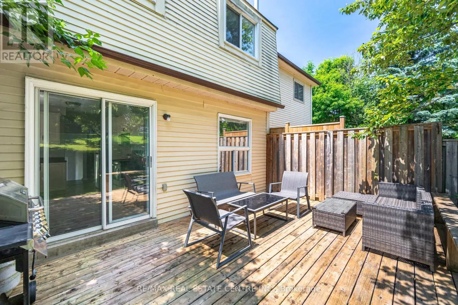 28 LAKEVIEW COURT