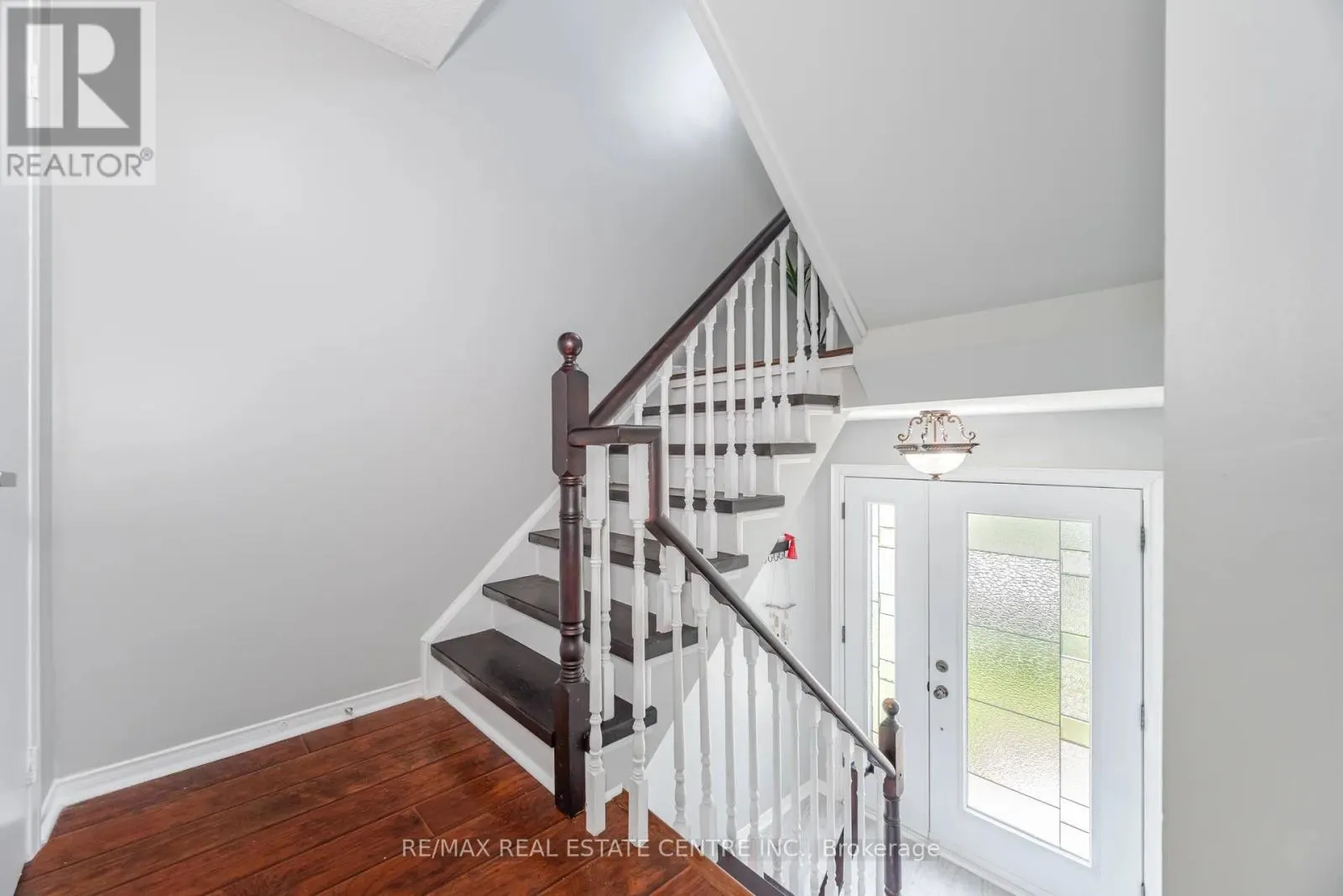 28 LAKEVIEW COURT