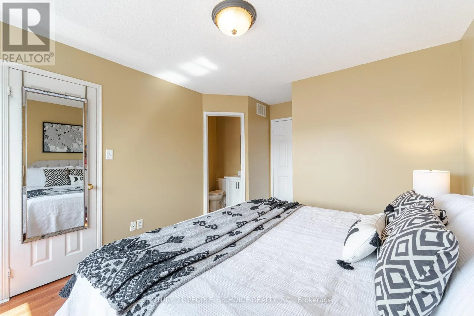 7090 FAIRMEADOW CRESCENT