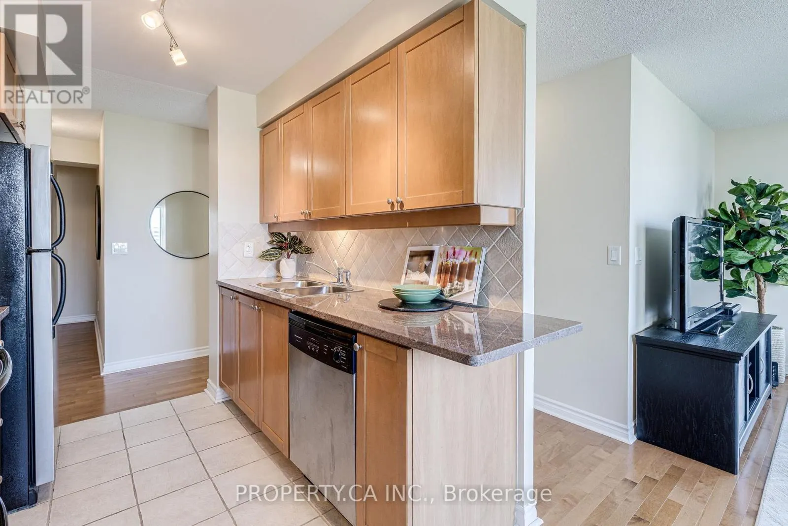 1003 - 70 HIGH PARK AVENUE