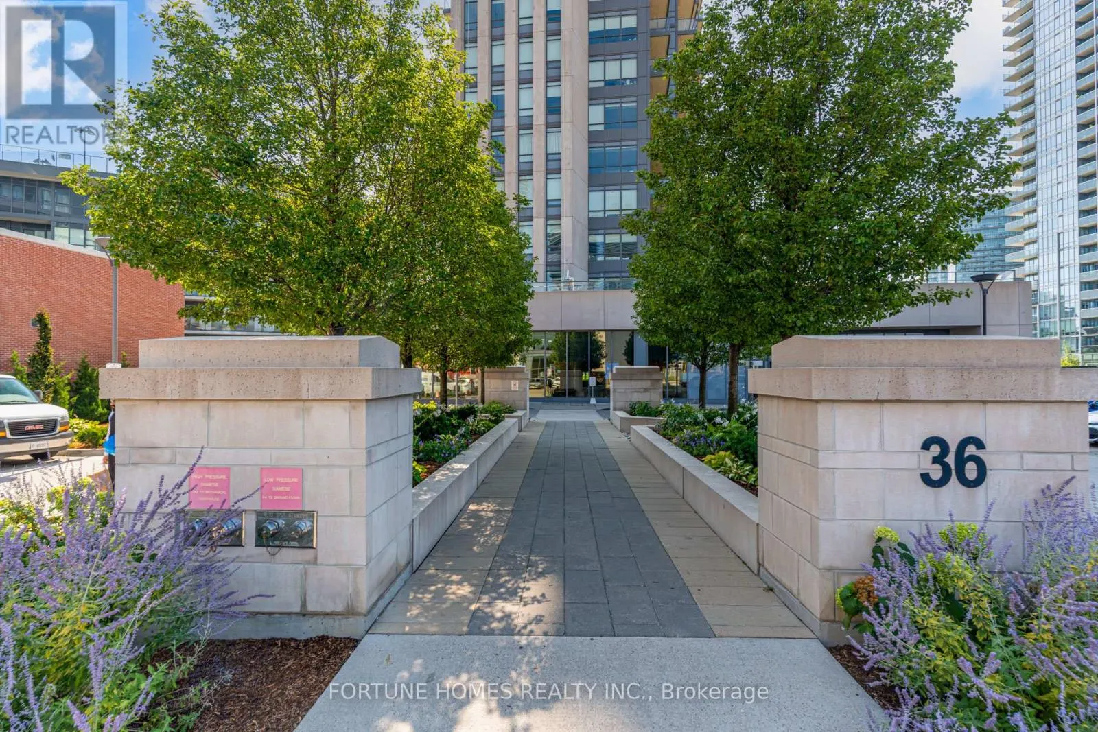 510 - 36 PARK LAWN ROAD
