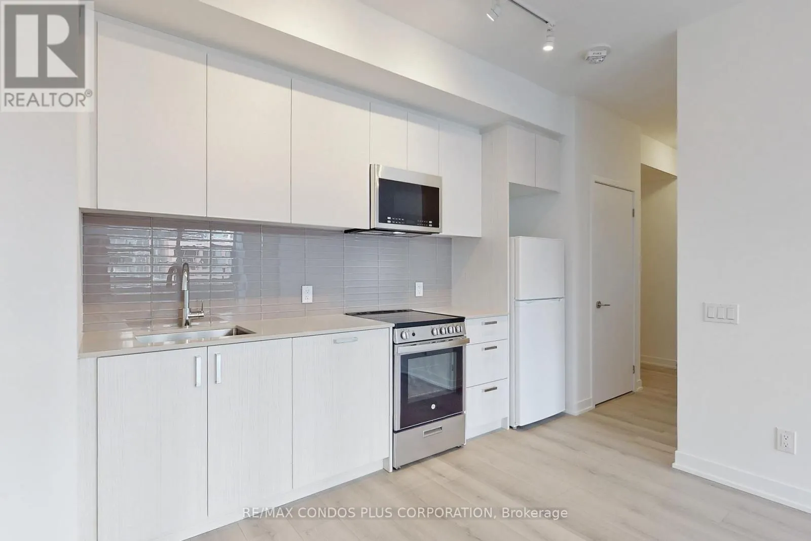 710 - 1787 ST CLAIR AVENUE W
