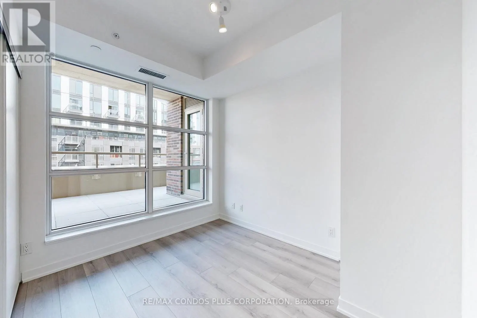 710 - 1787 ST CLAIR AVENUE W