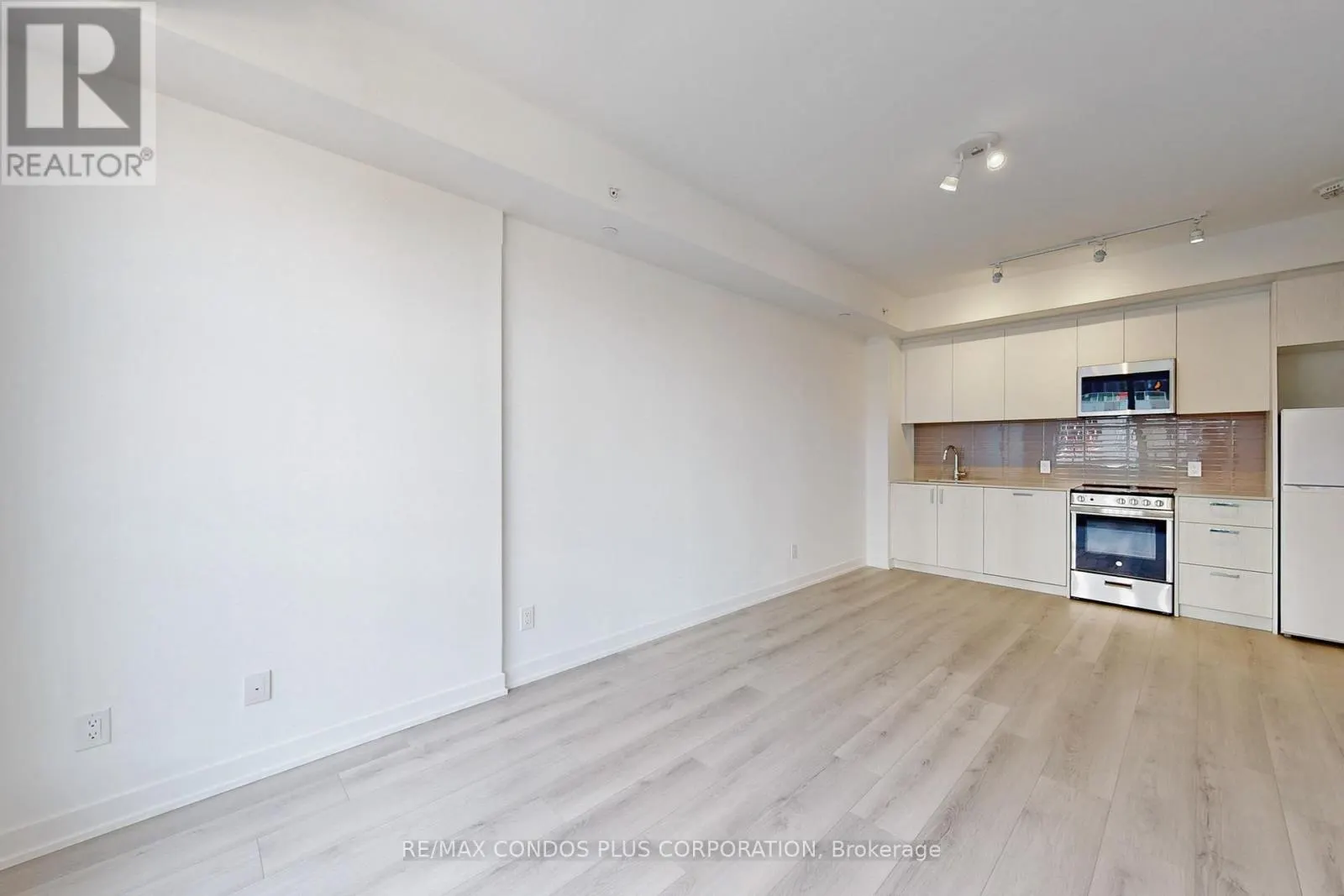 710 - 1787 ST CLAIR AVENUE W