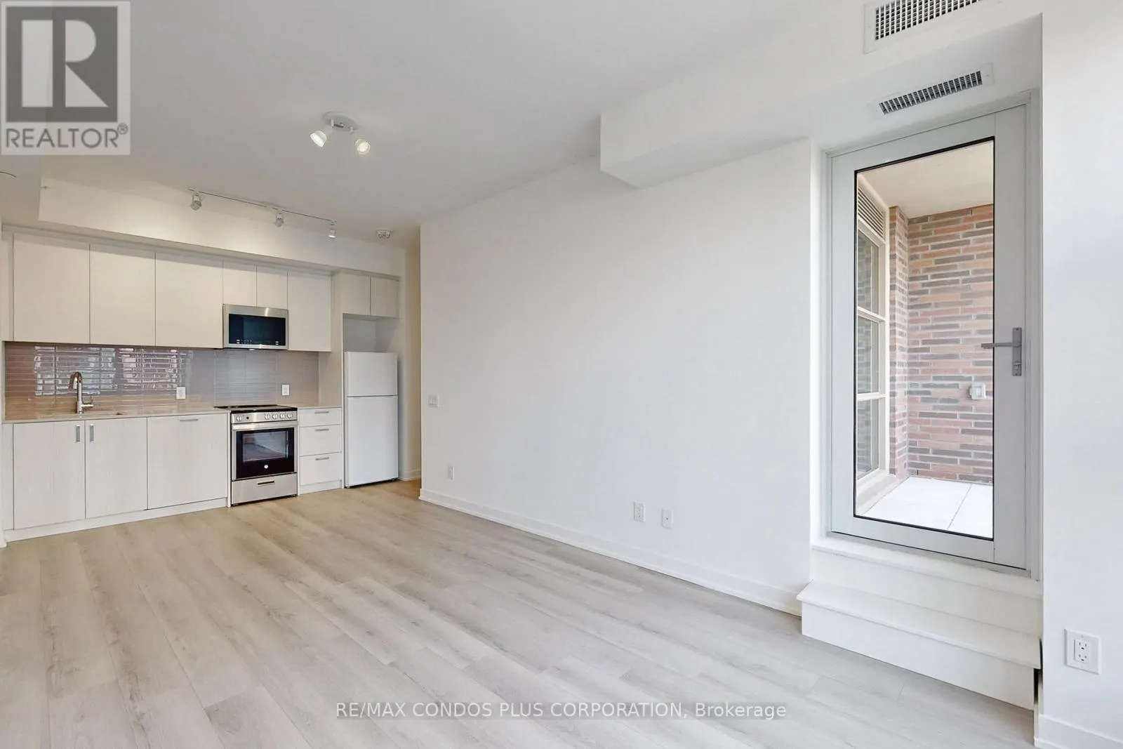 710 - 1787 ST CLAIR AVENUE W