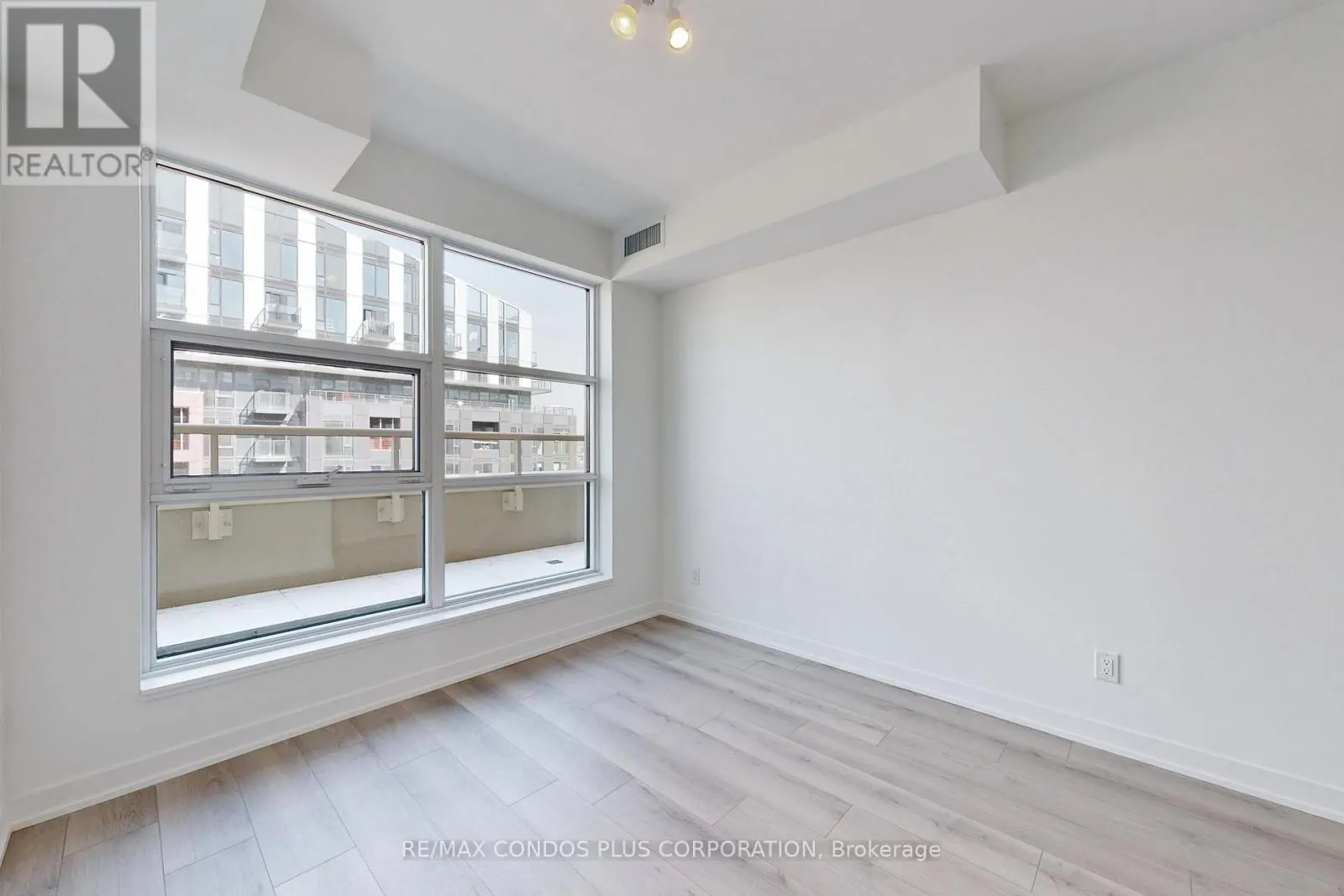 710 - 1787 ST CLAIR AVENUE W