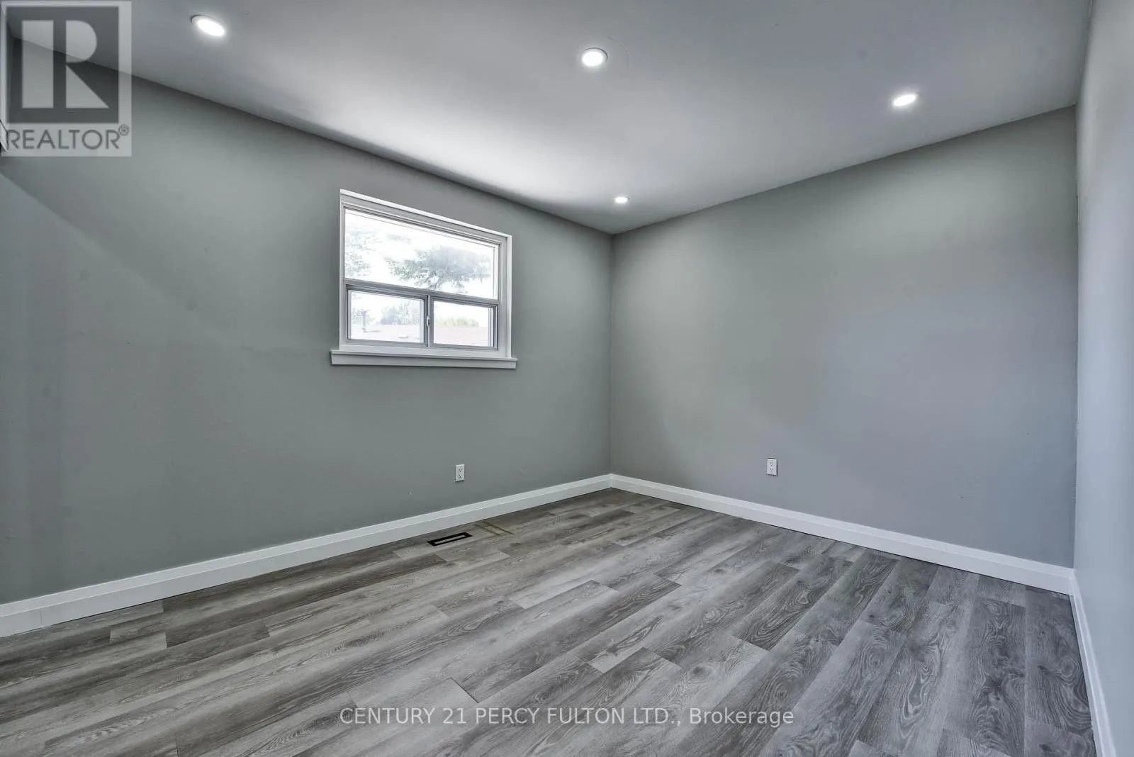 32 DRUM OAK CRESCENT