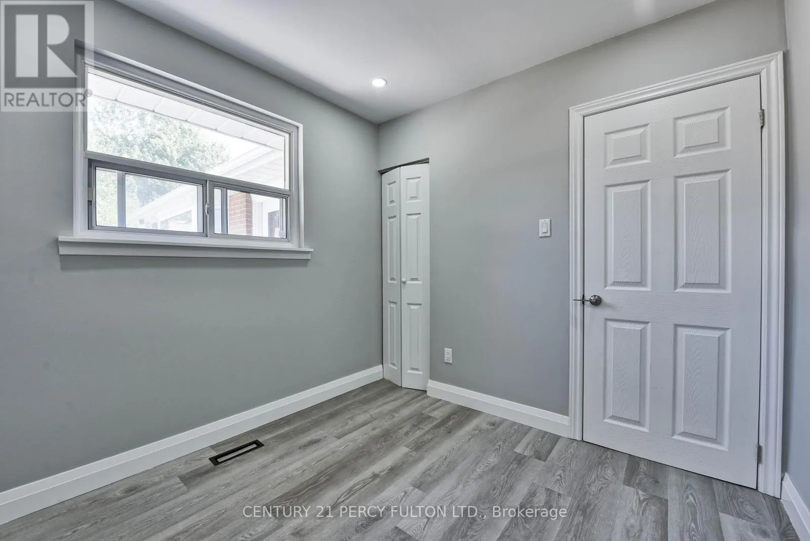 32 DRUM OAK CRESCENT
