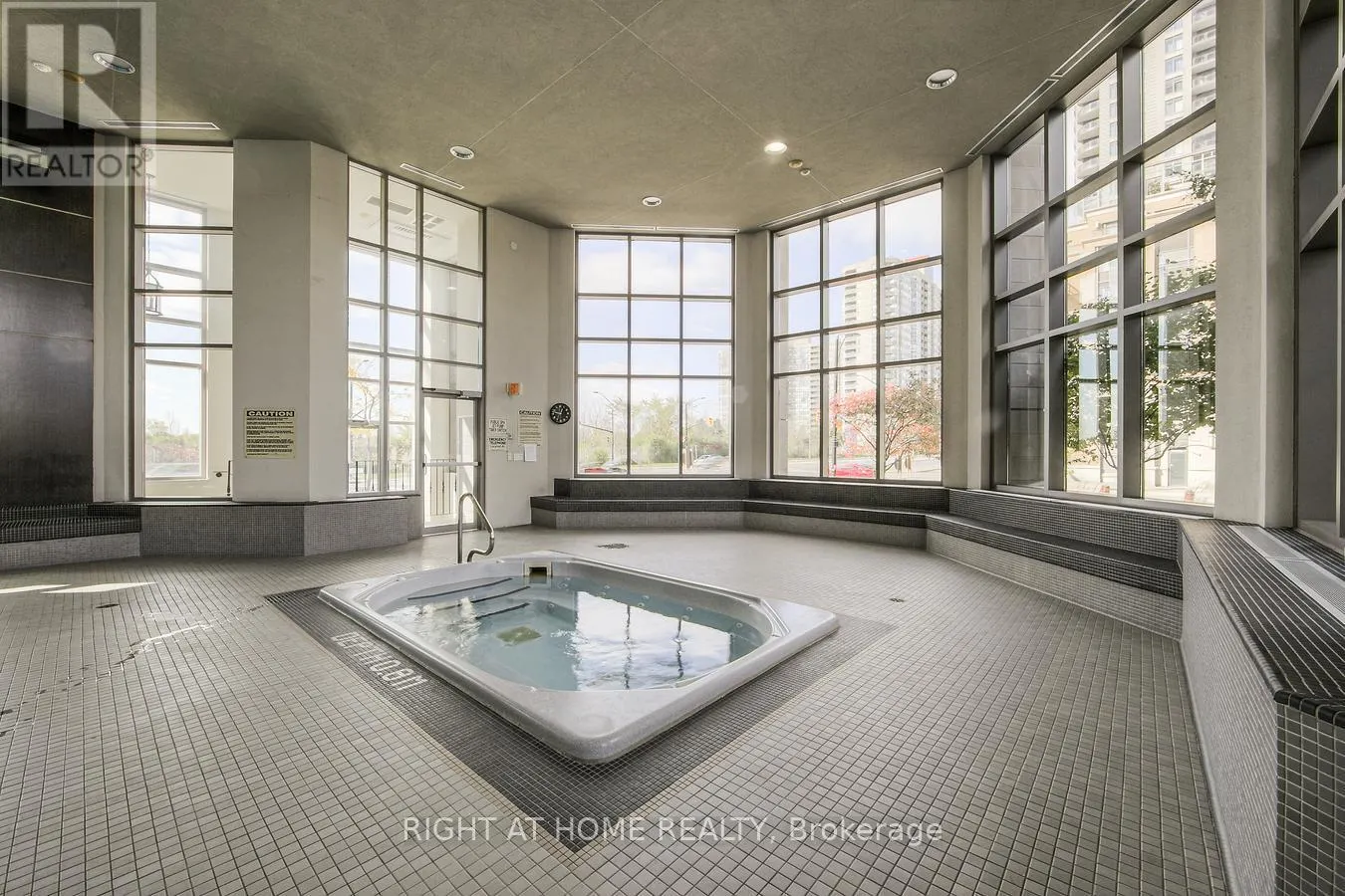 1809 - 388 PRINCE OF WALES DRIVE