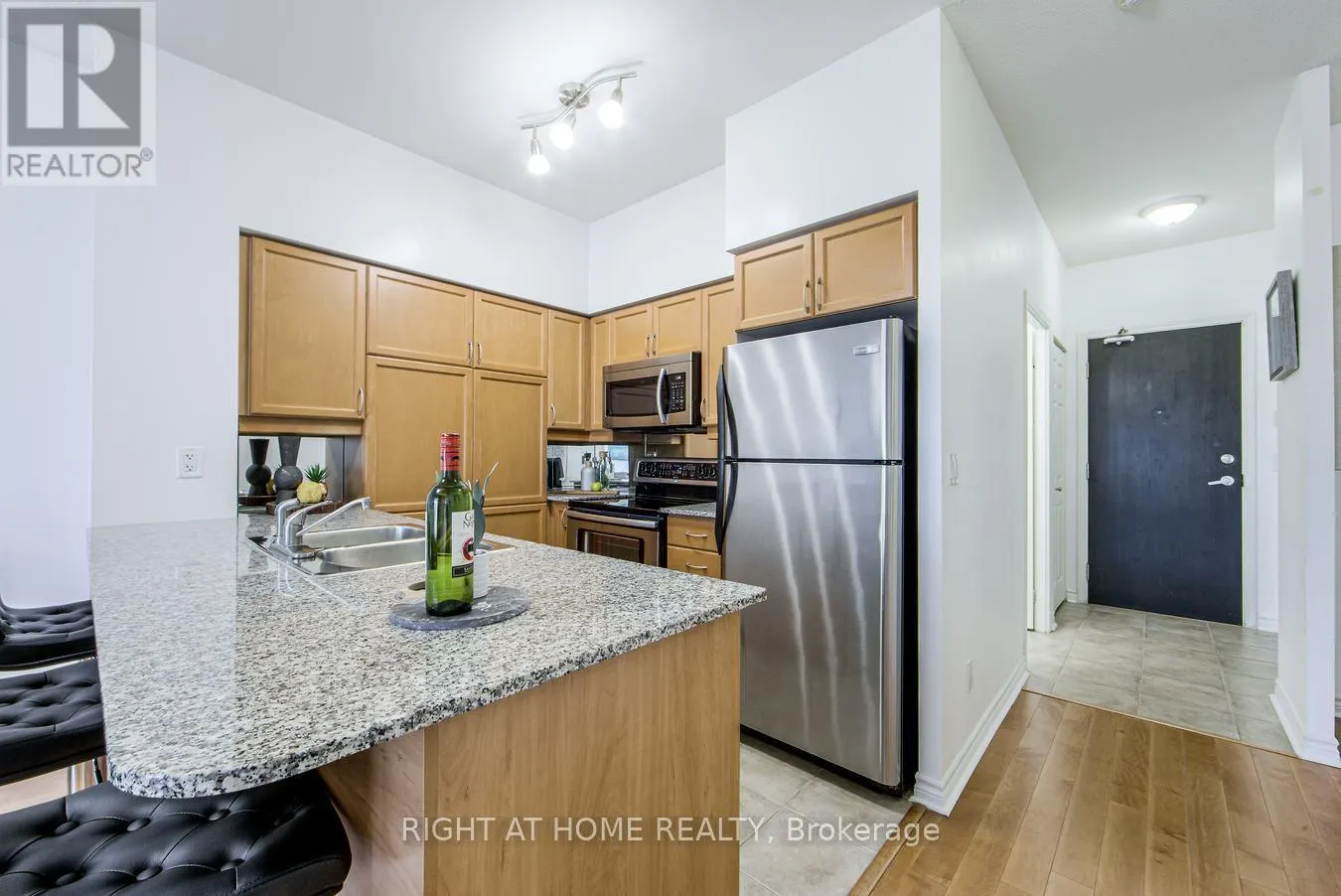 1809 - 388 PRINCE OF WALES DRIVE
