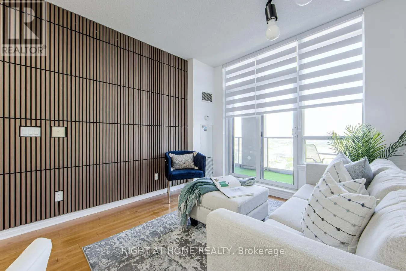 1809 - 388 PRINCE OF WALES DRIVE