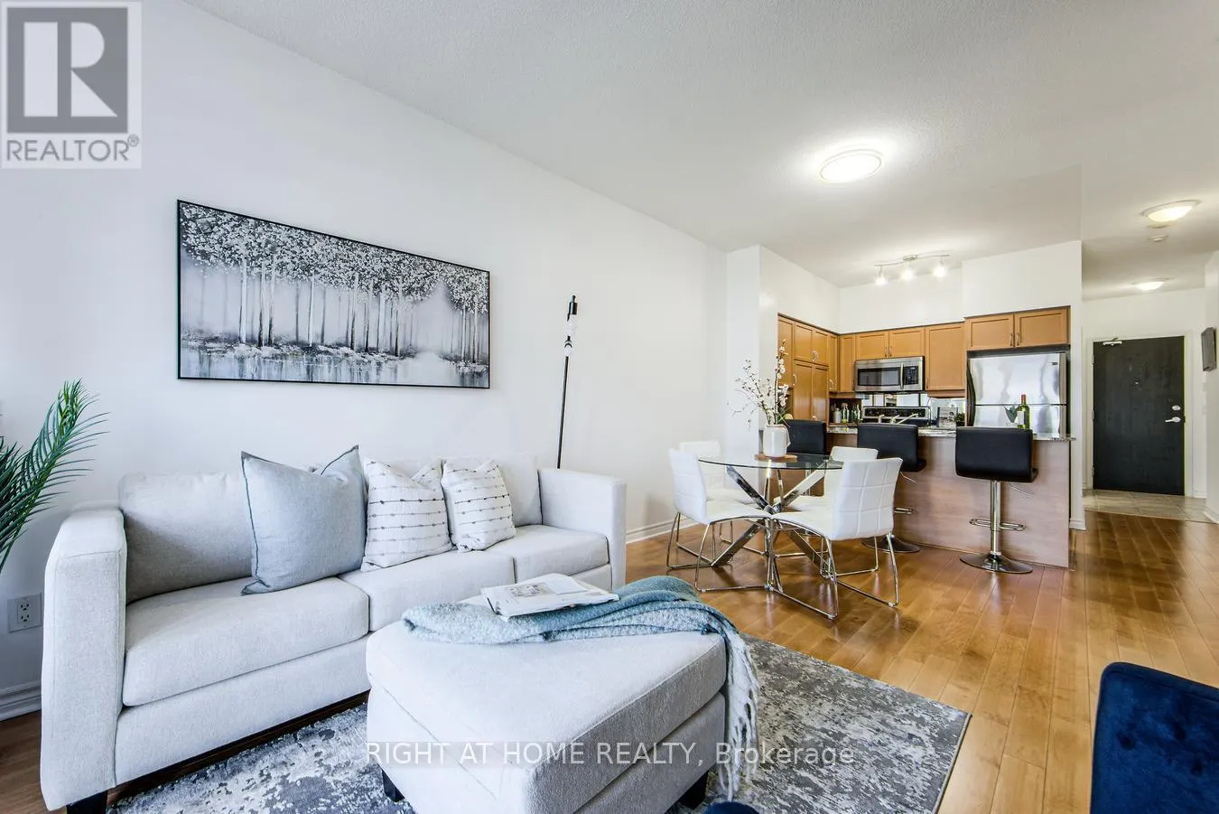1809 - 388 PRINCE OF WALES DRIVE