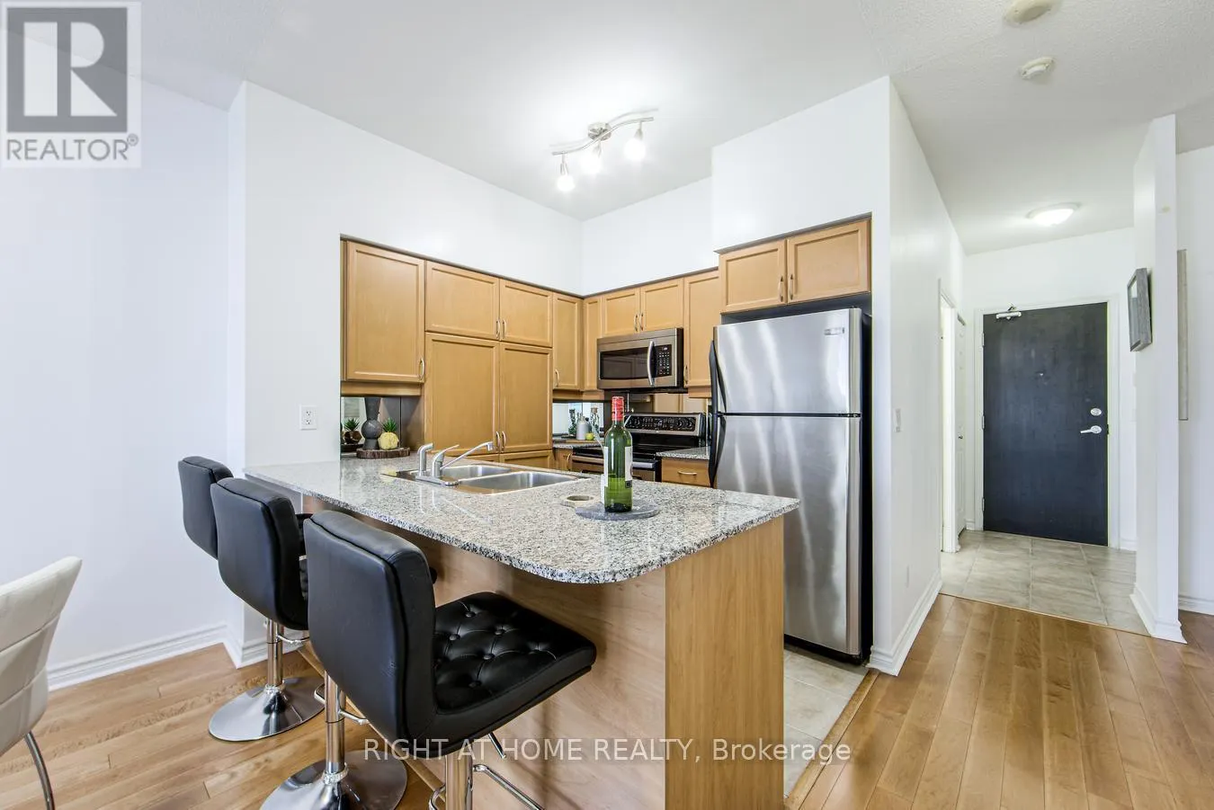 1809 - 388 PRINCE OF WALES DRIVE