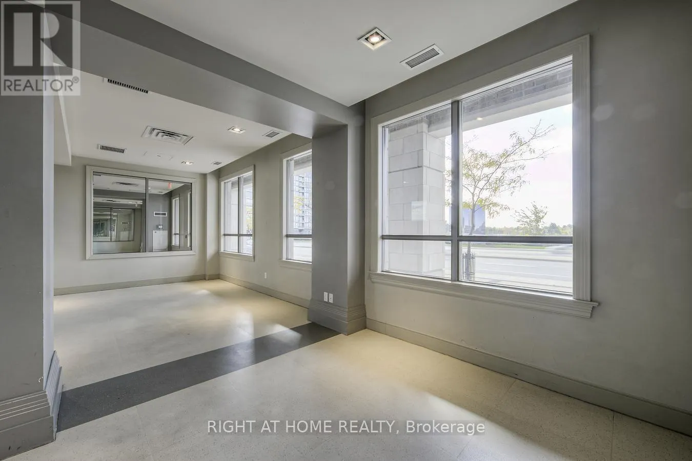 1809 - 388 PRINCE OF WALES DRIVE