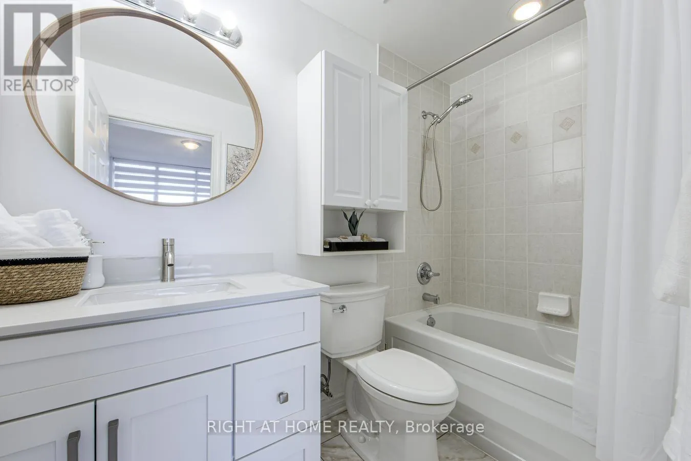 1809 - 388 PRINCE OF WALES DRIVE