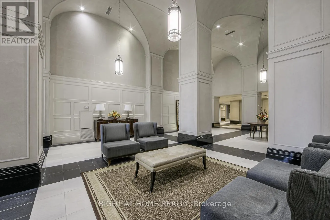 1809 - 388 PRINCE OF WALES DRIVE