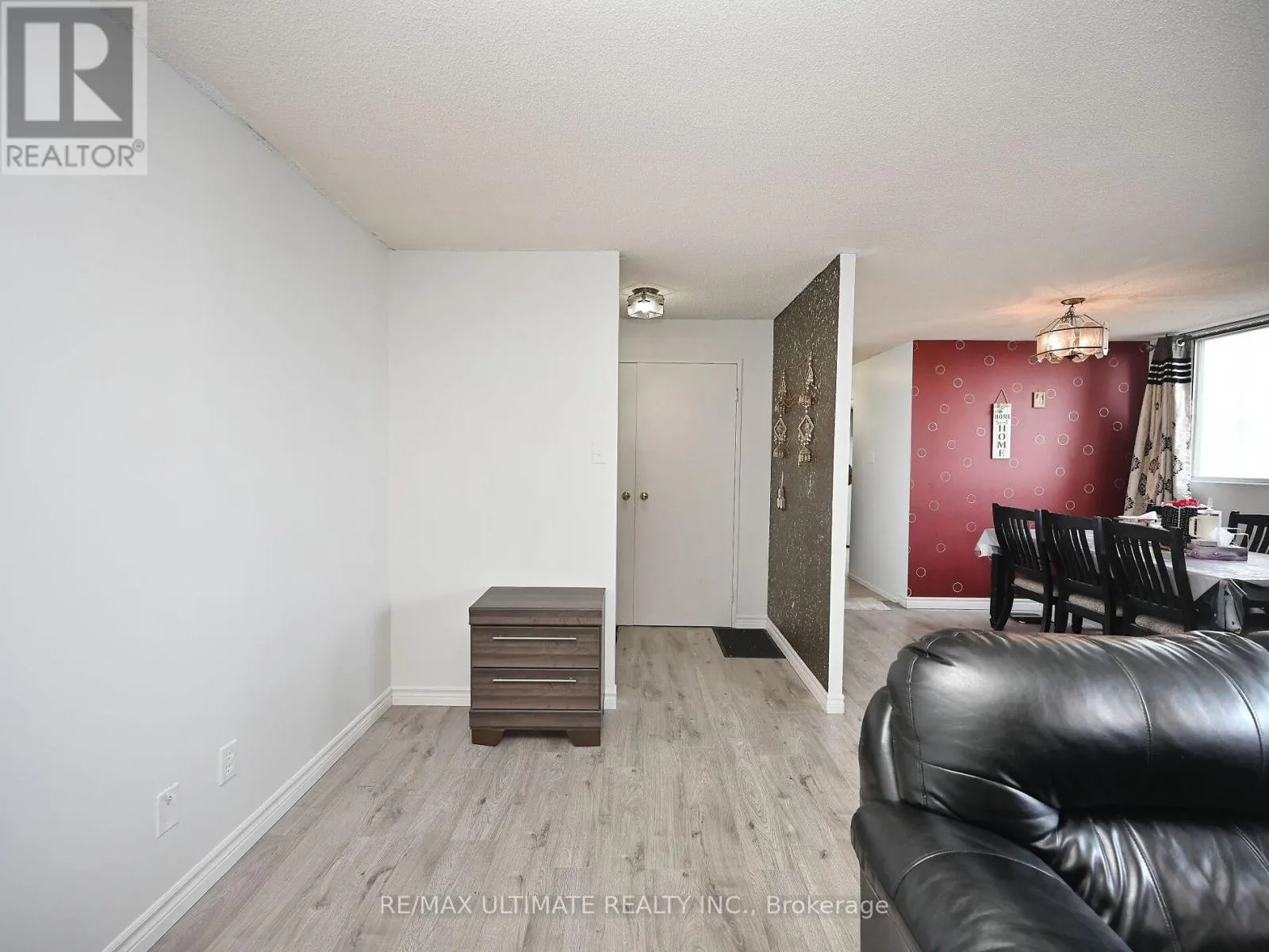 2101 - 3700 KANEFF CRESCENT