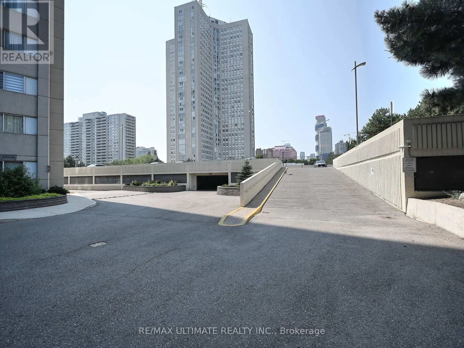 2101 - 3700 KANEFF CRESCENT