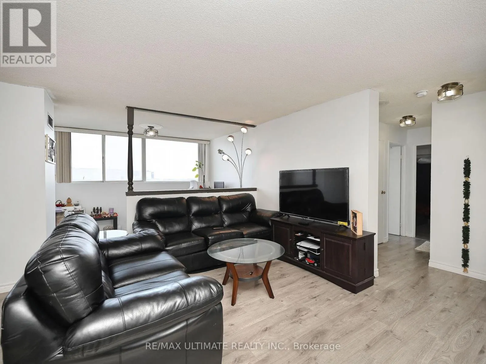 2101 - 3700 KANEFF CRESCENT