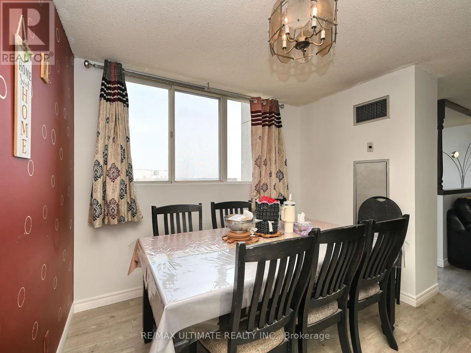 2101 - 3700 KANEFF CRESCENT