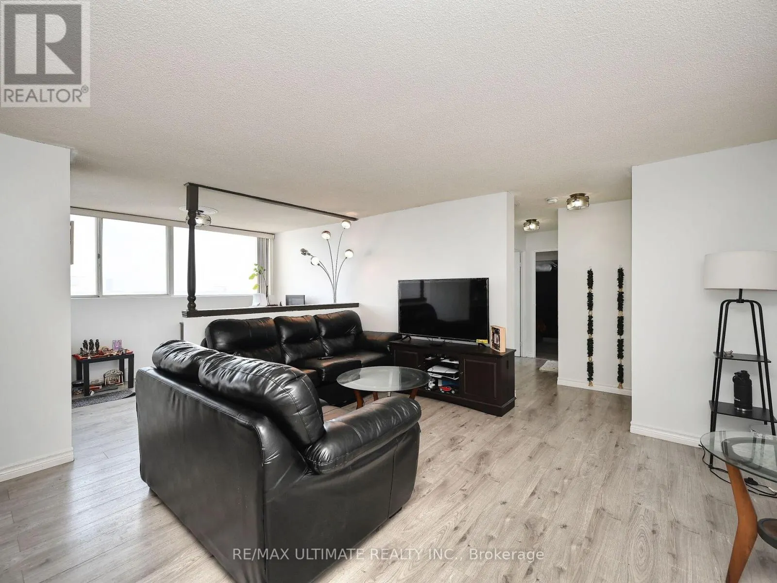 2101 - 3700 KANEFF CRESCENT