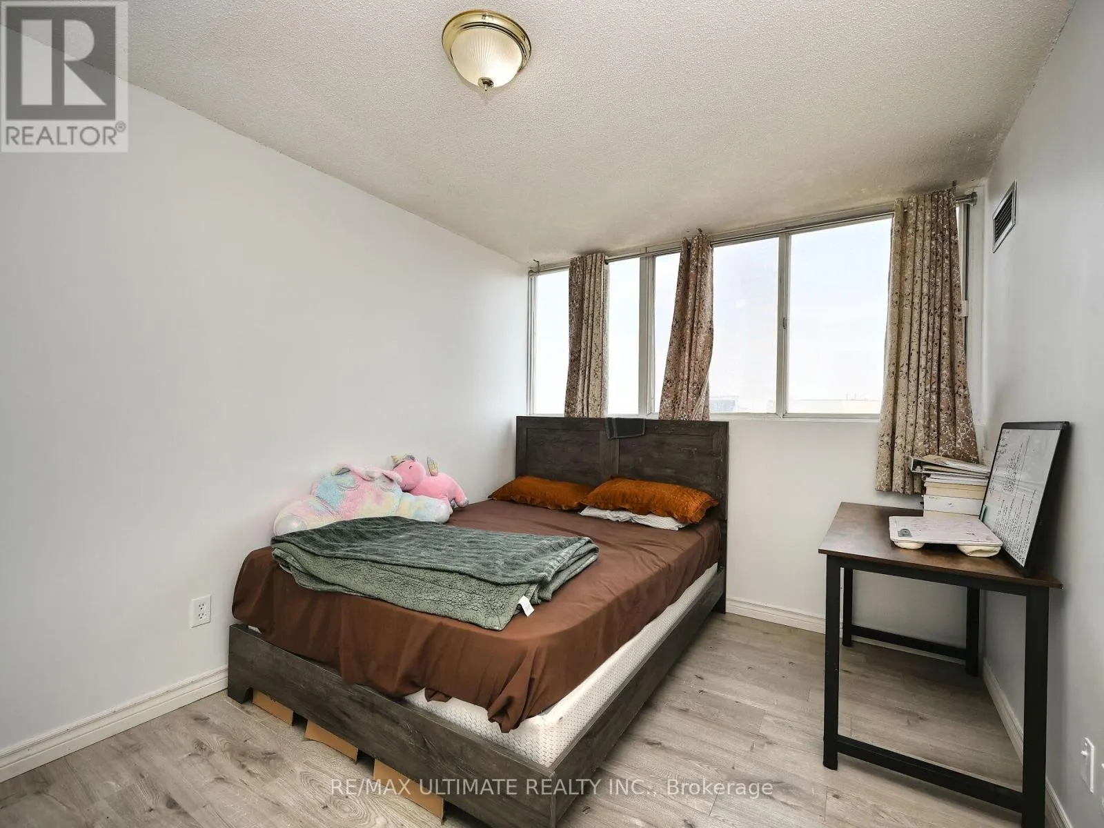 2101 - 3700 KANEFF CRESCENT