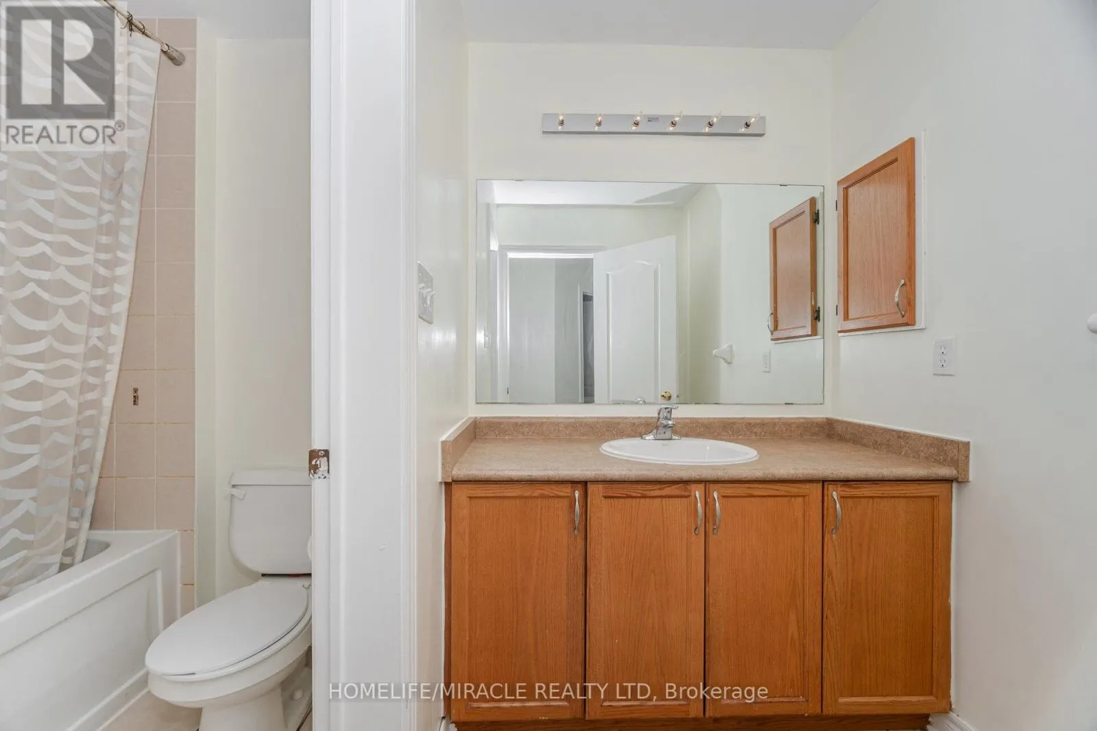 31 HOLLINGSWORTH CIRCLE