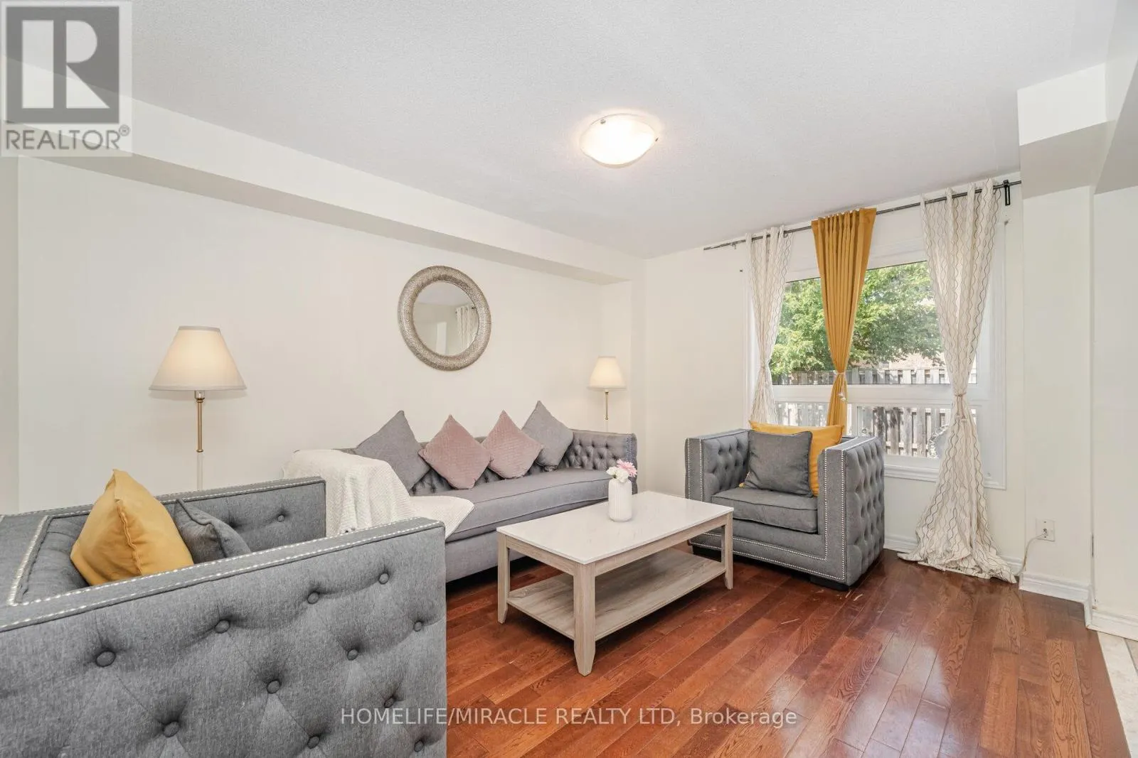 31 HOLLINGSWORTH CIRCLE