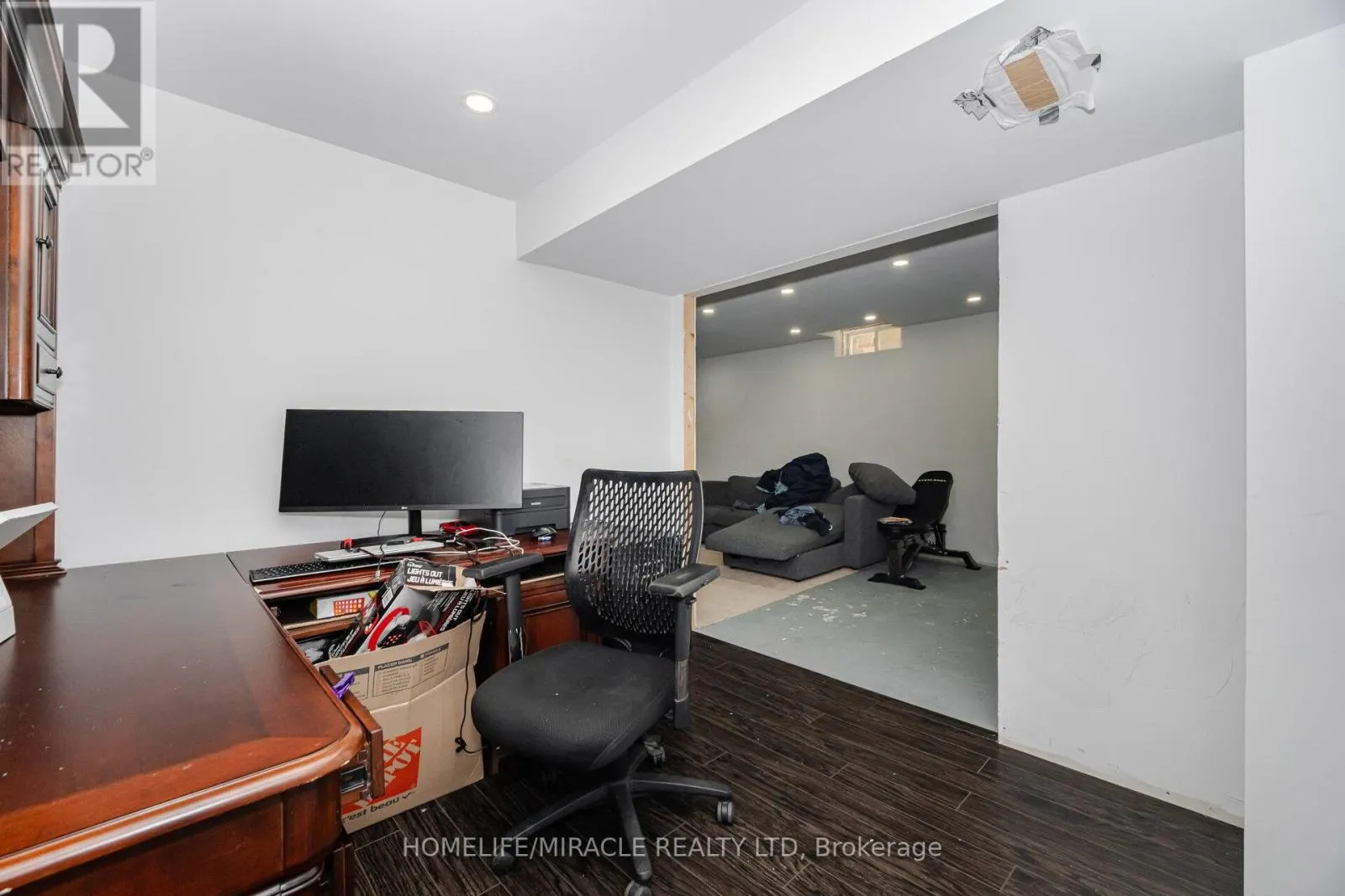 31 HOLLINGSWORTH CIRCLE