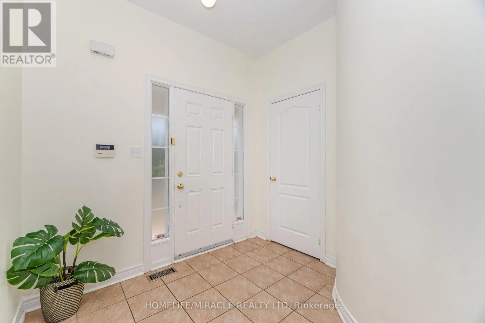 31 HOLLINGSWORTH CIRCLE